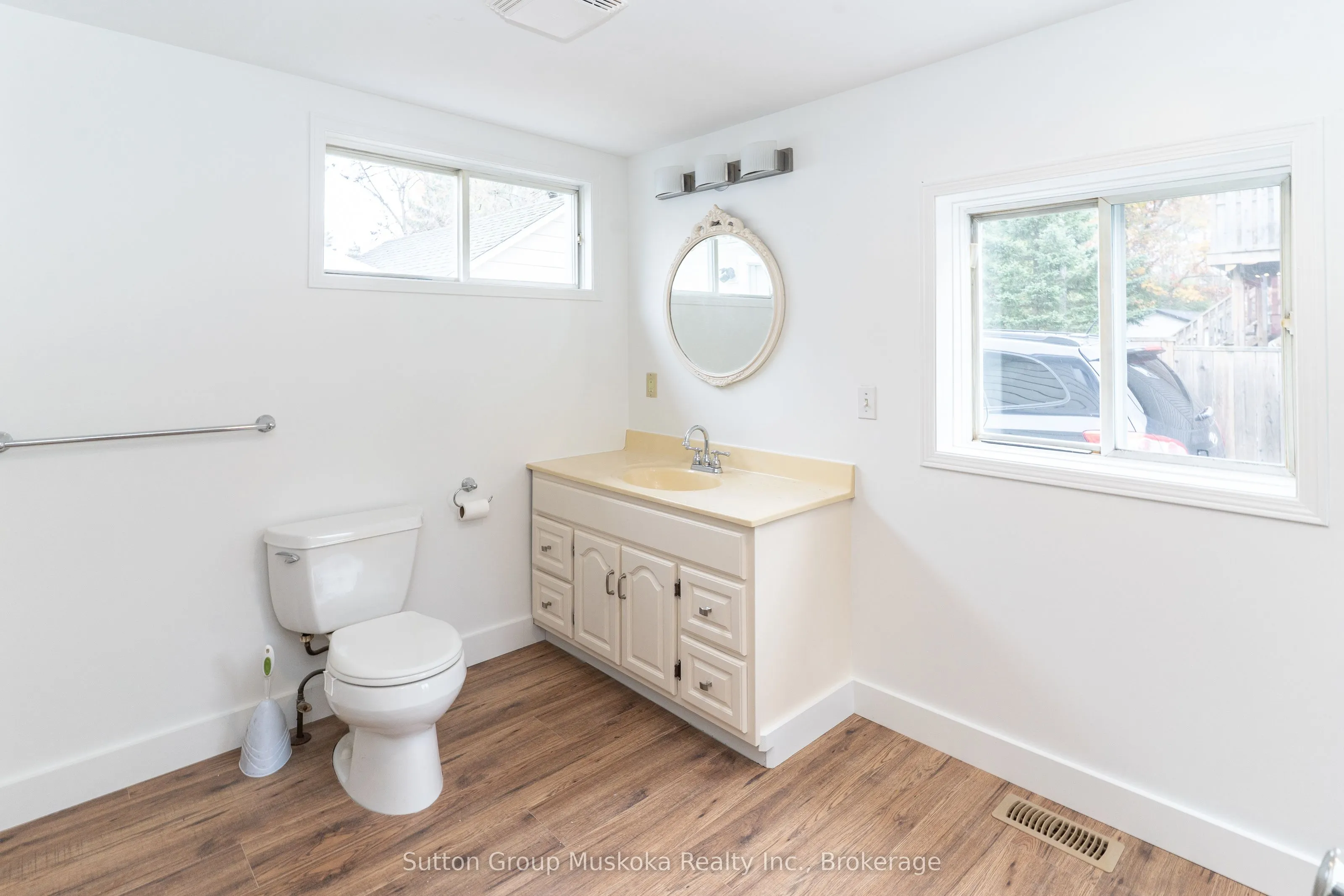 4 Thunder Bridge Court S