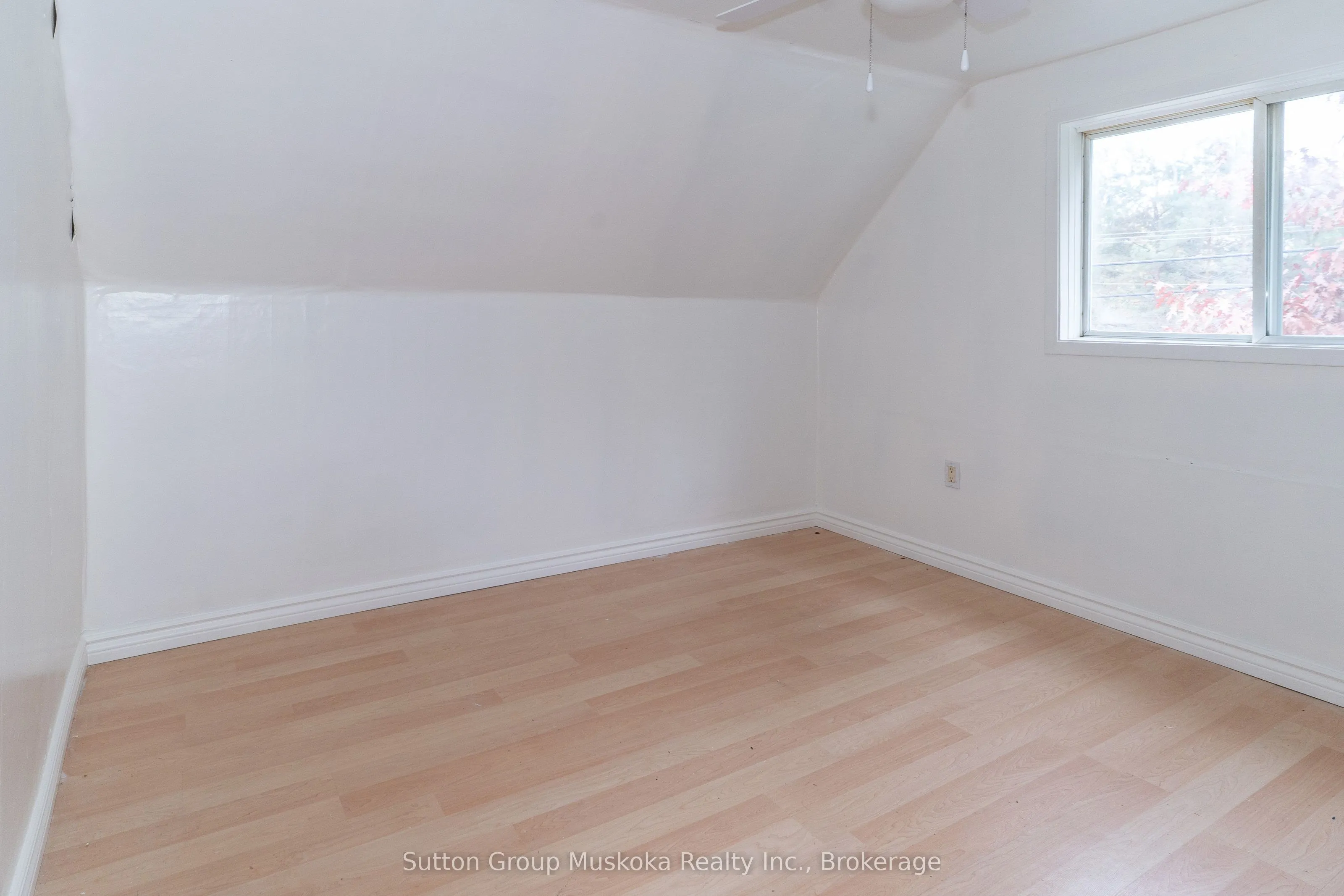 4 Thunder Bridge Court S