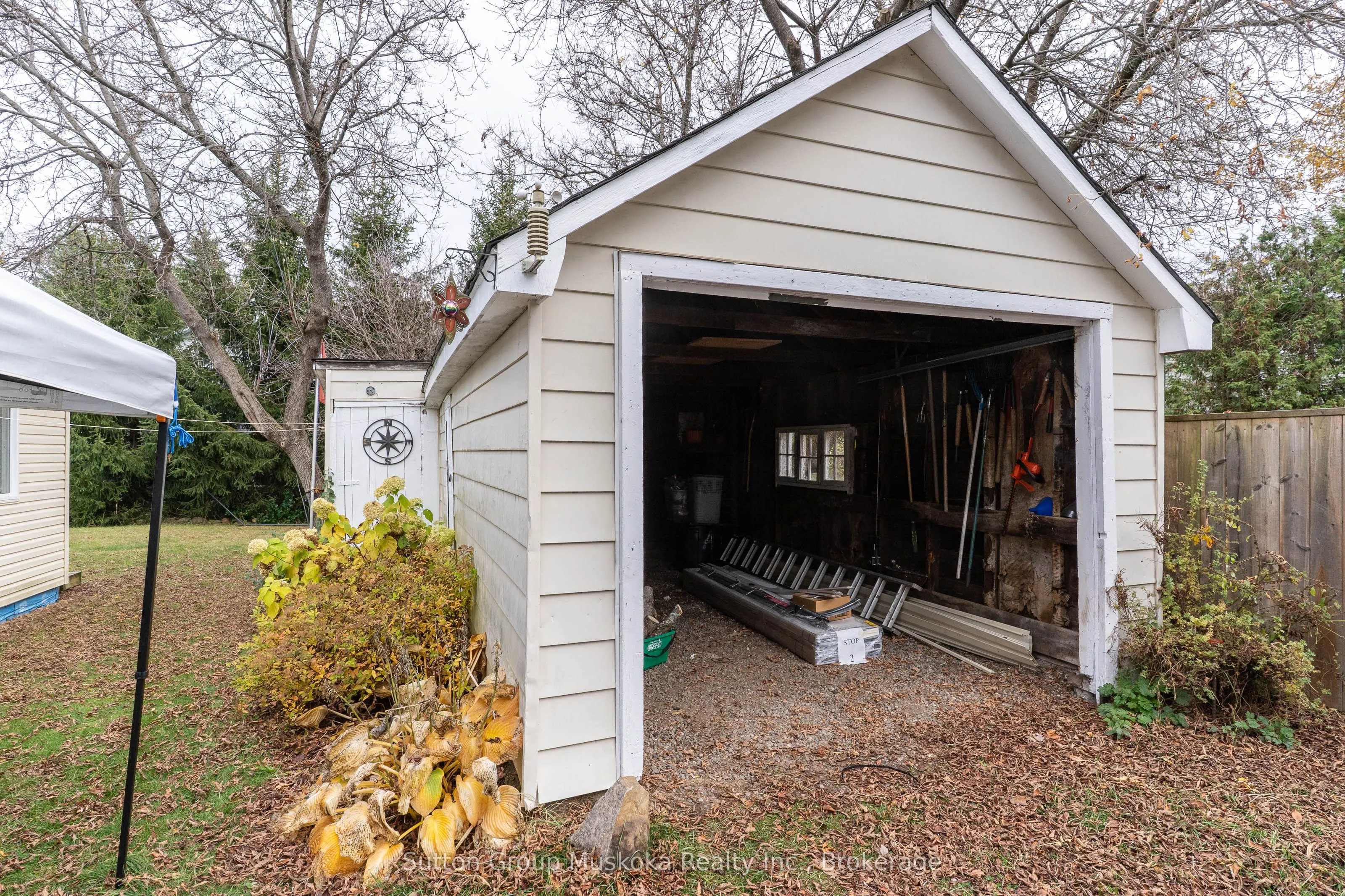 4 Thunder Bridge Court S