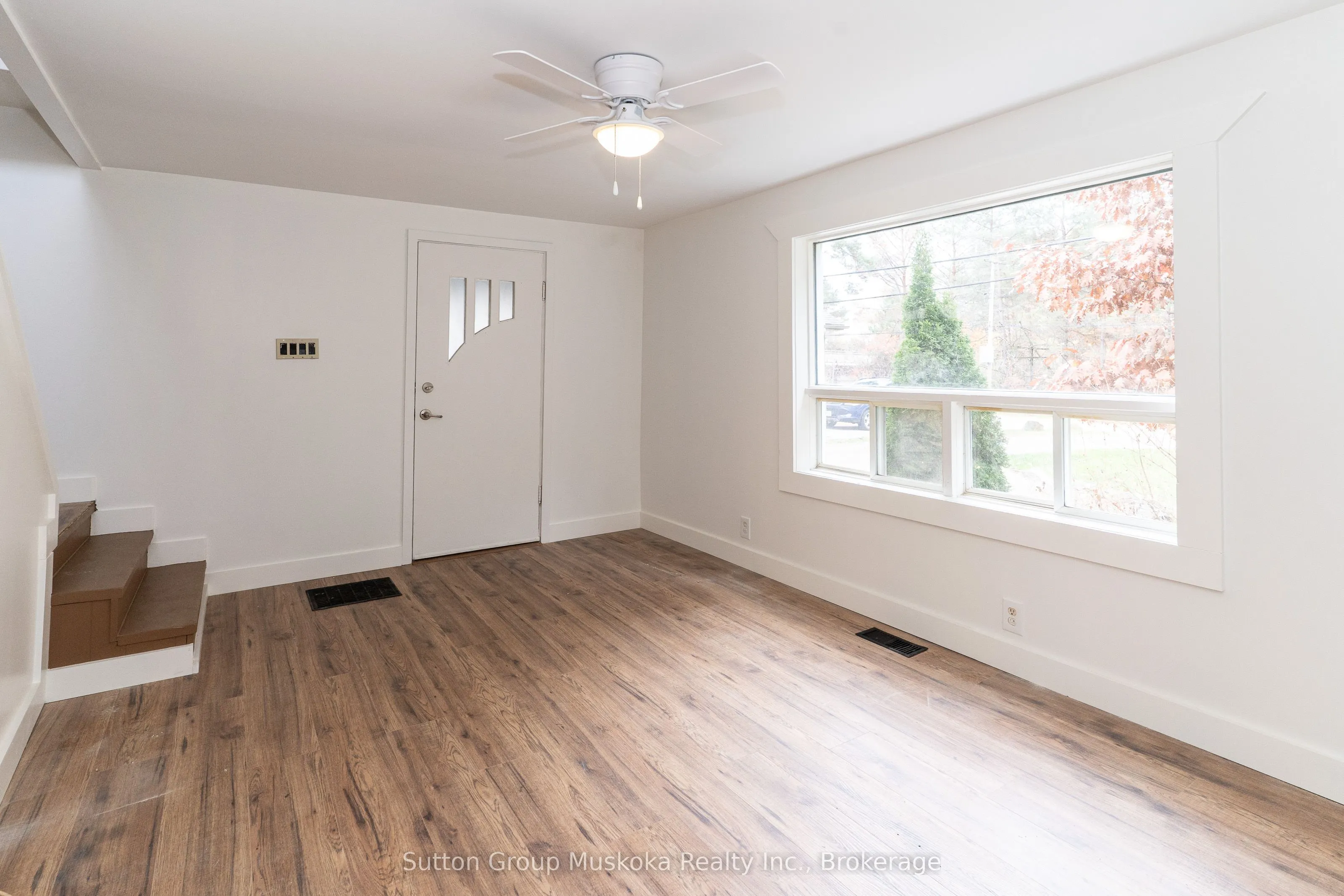 4 Thunder Bridge Court S