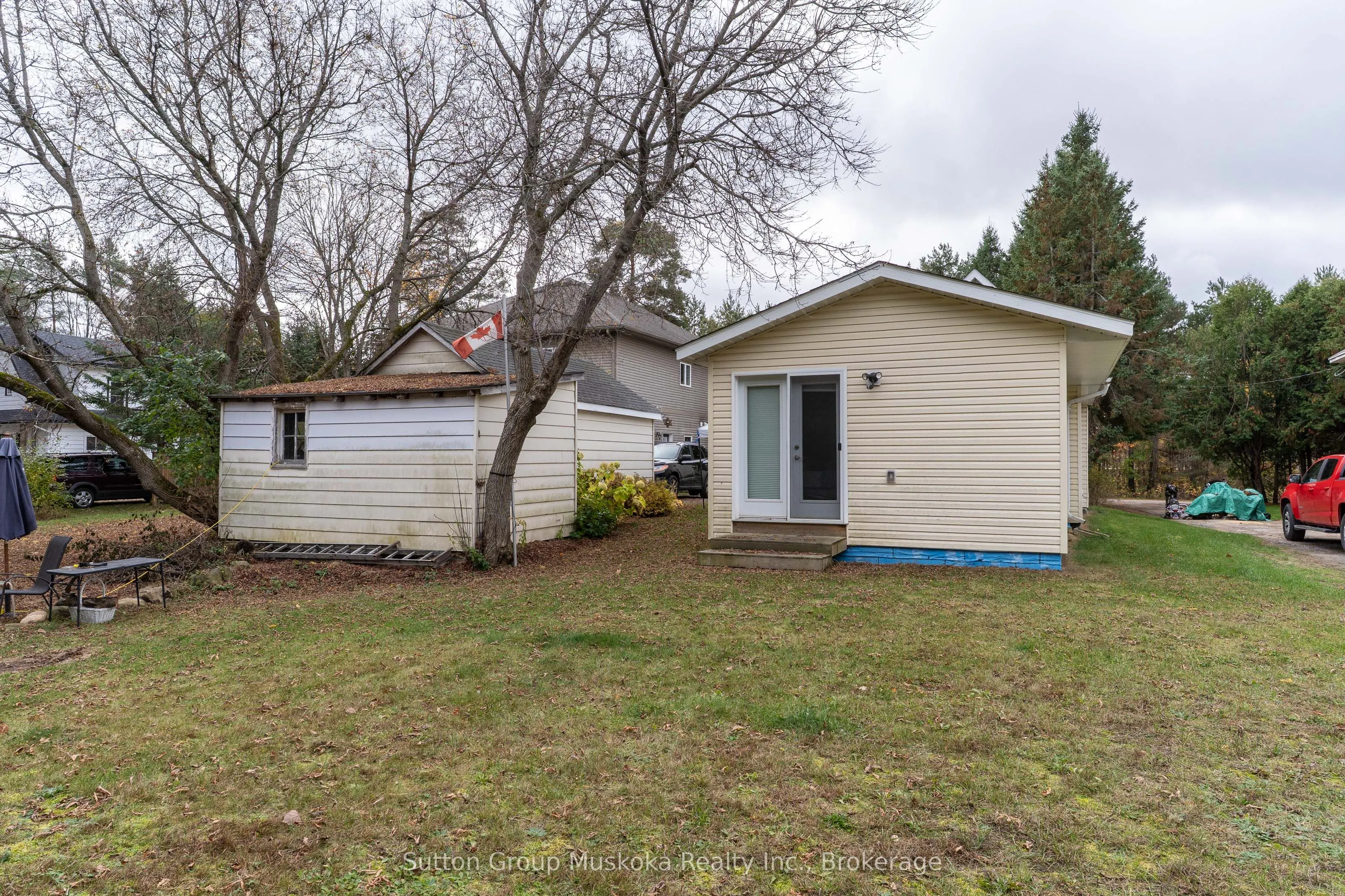 4 Thunder Bridge Court S