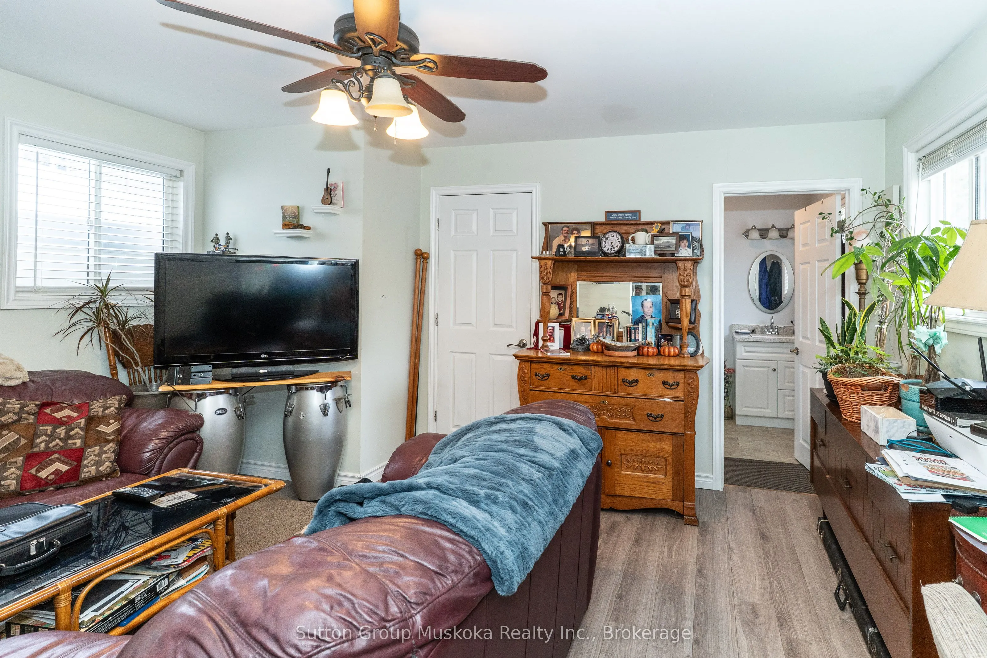 4 Thunder Bridge Court S