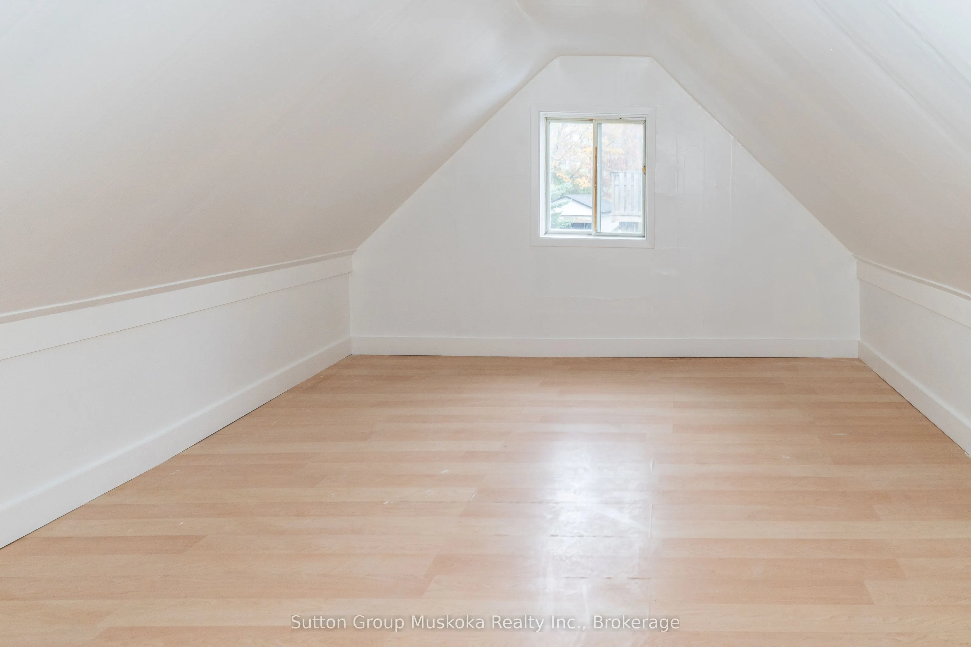 4 Thunder Bridge Court S