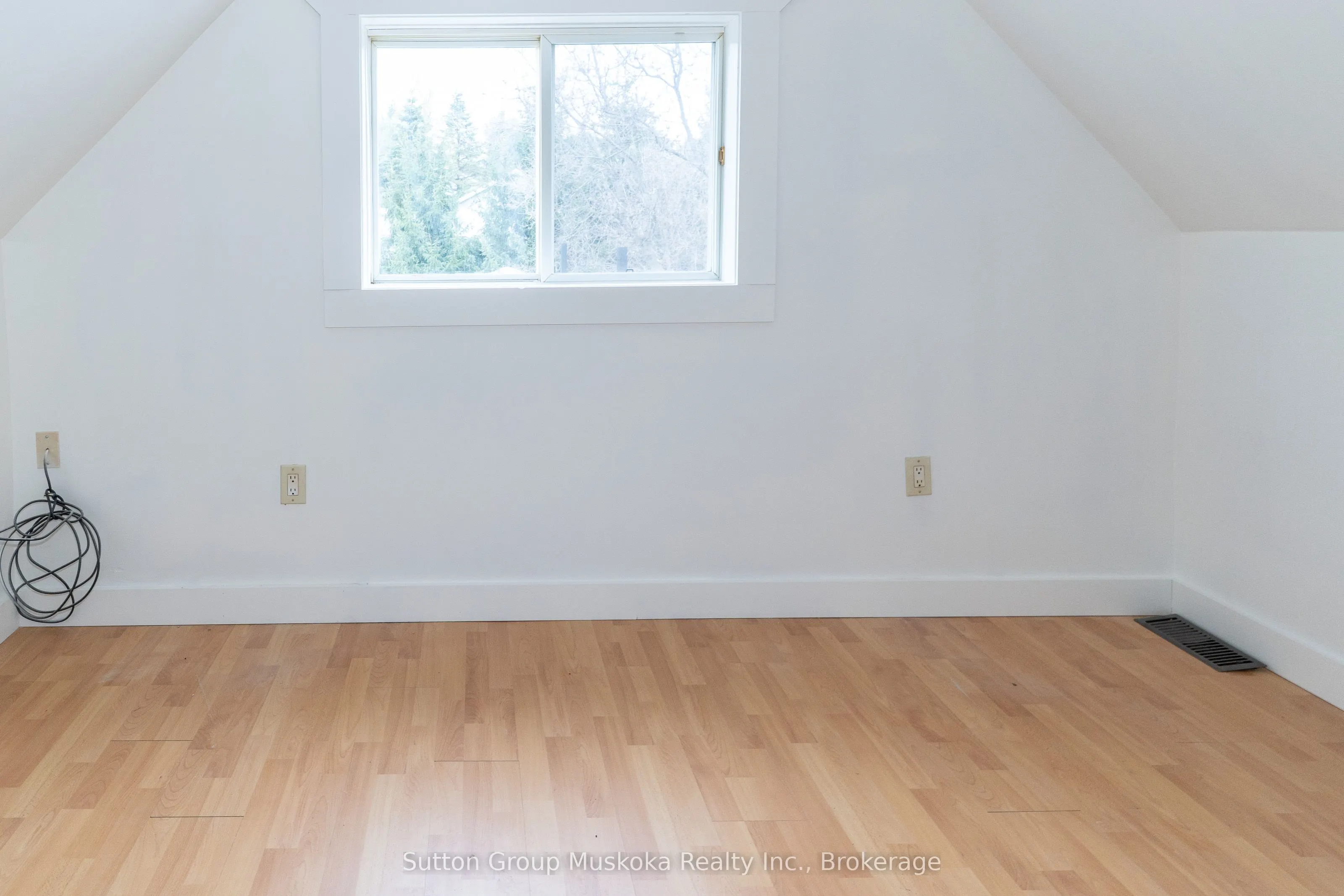 4 Thunder Bridge Court S