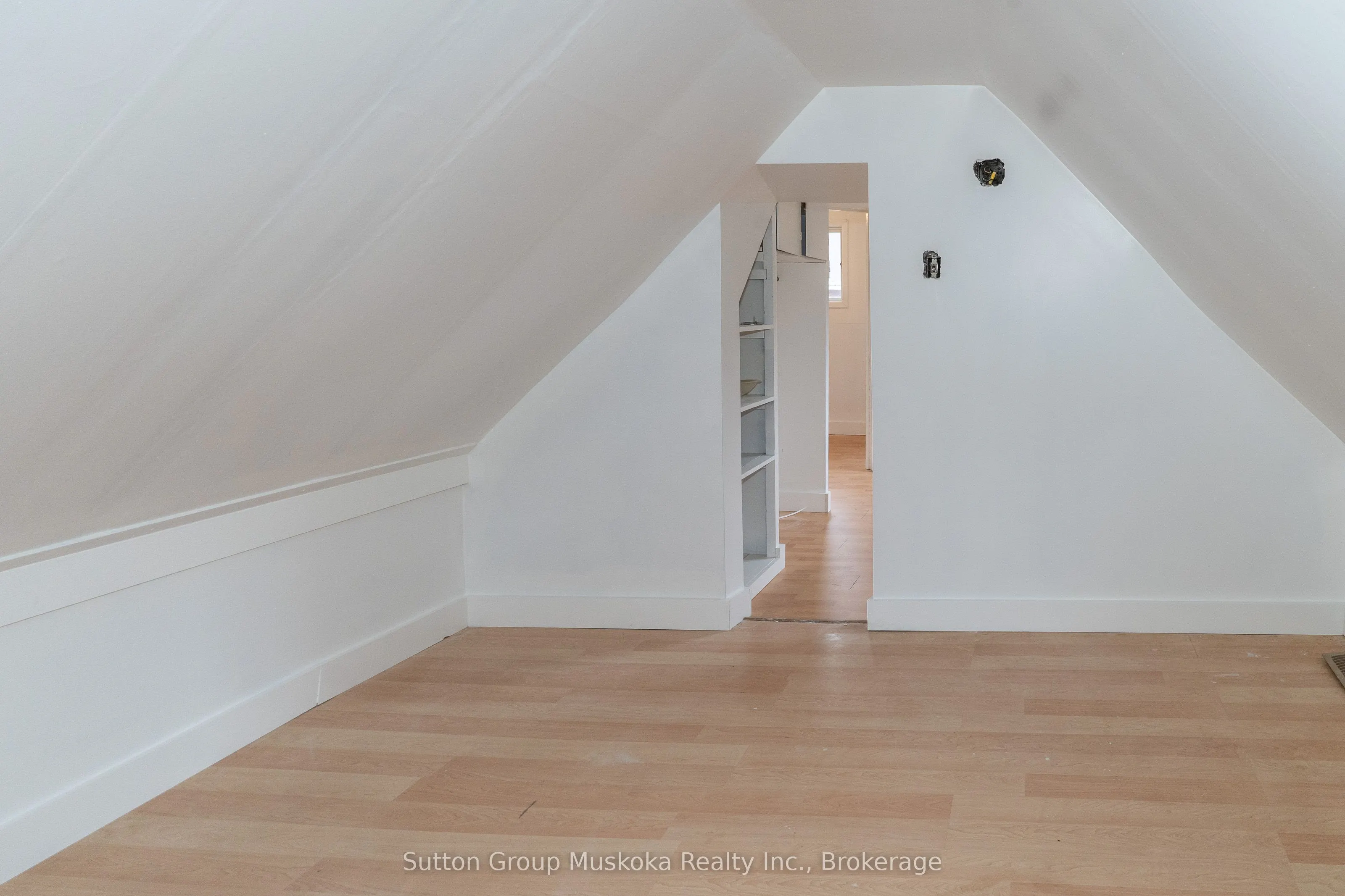 4 Thunder Bridge Court S