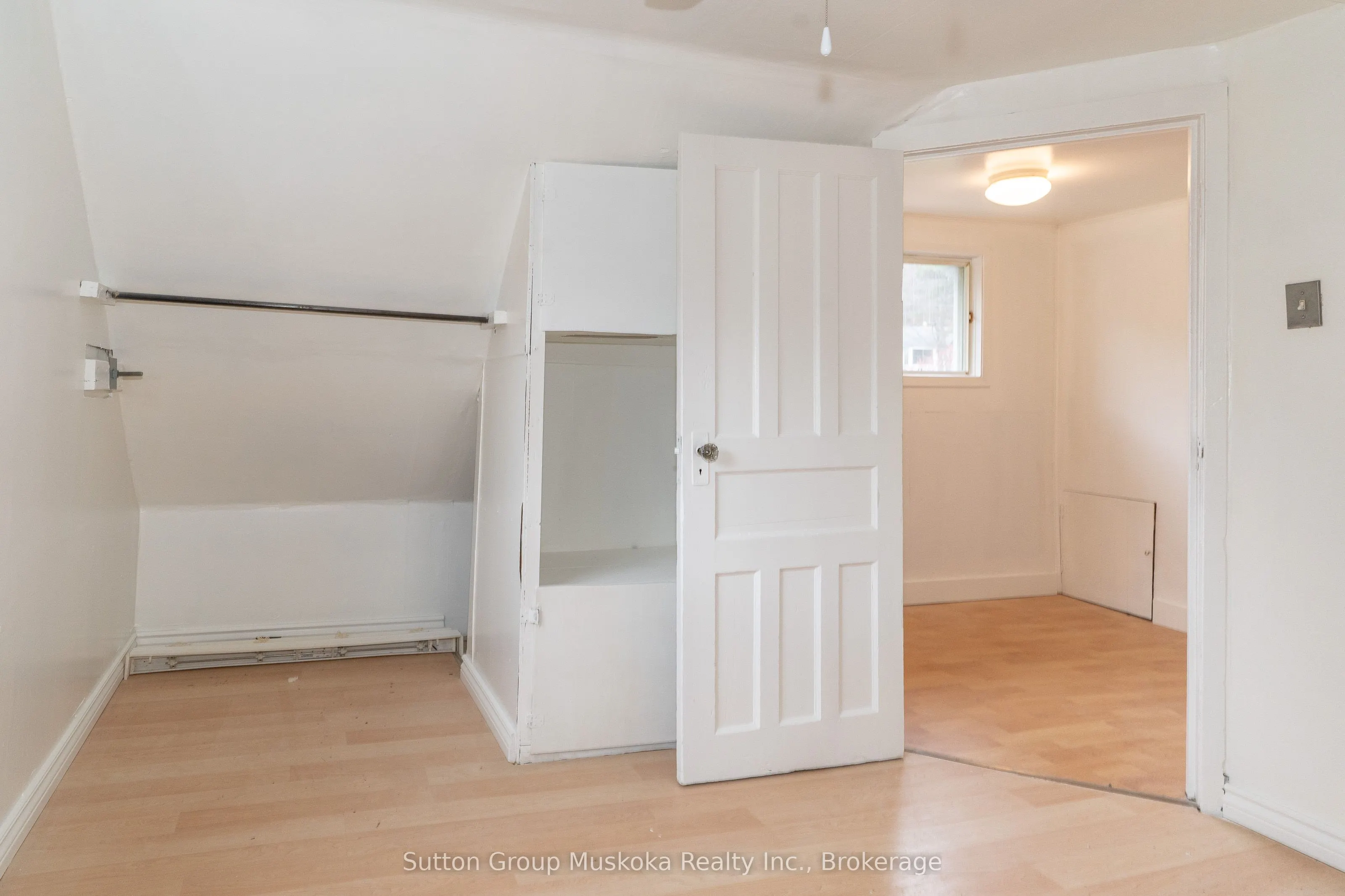 4 Thunder Bridge Court S