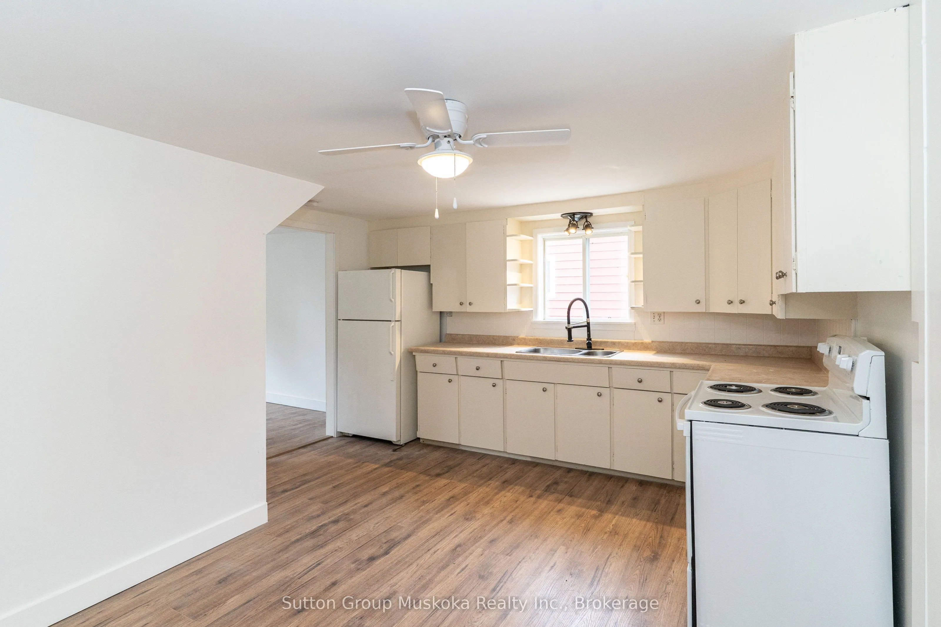 4 Thunder Bridge Court S