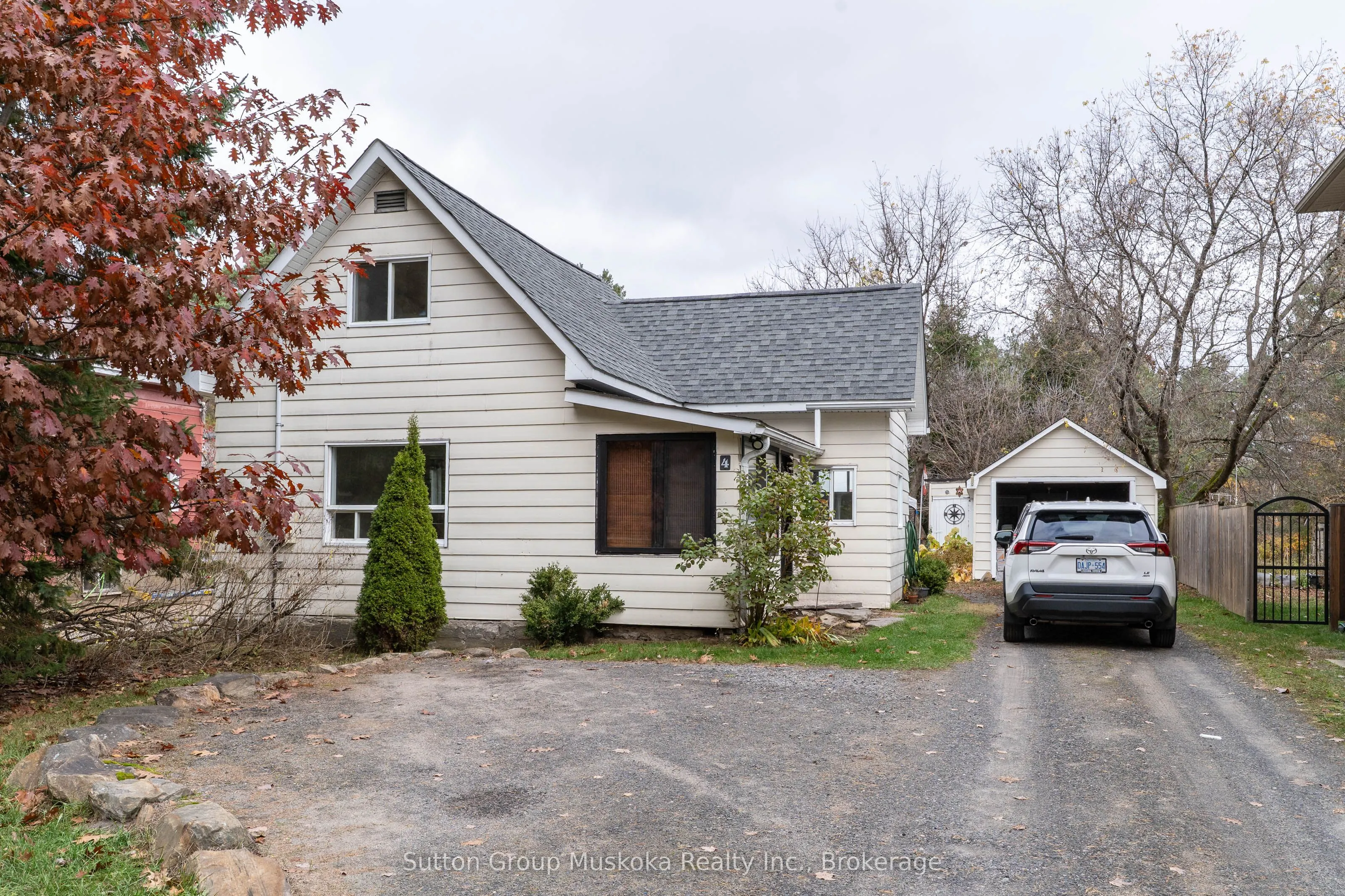 4 Thunder Bridge Court S