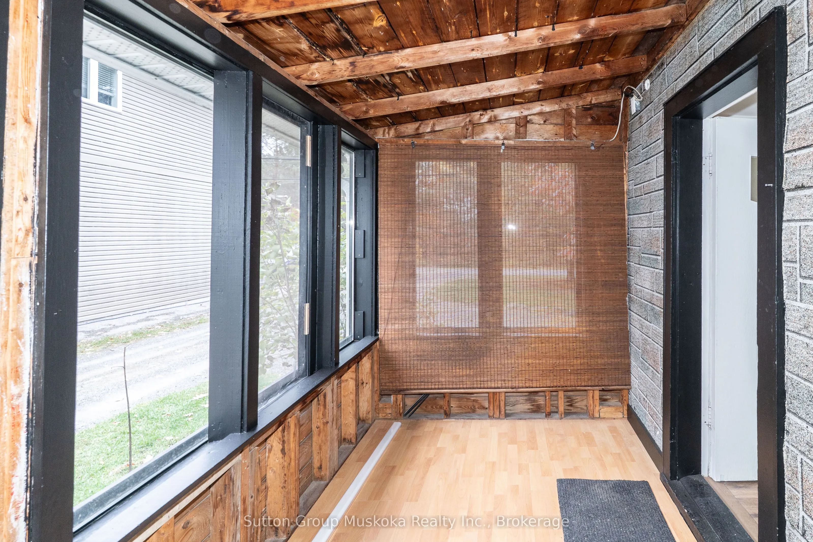 4 Thunder Bridge Court S