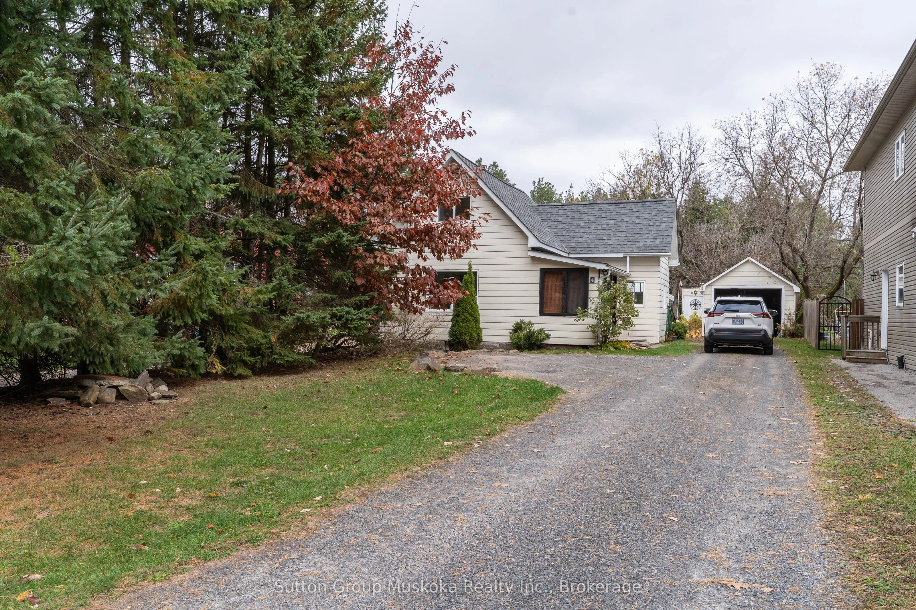 4 Thunder Bridge Court S