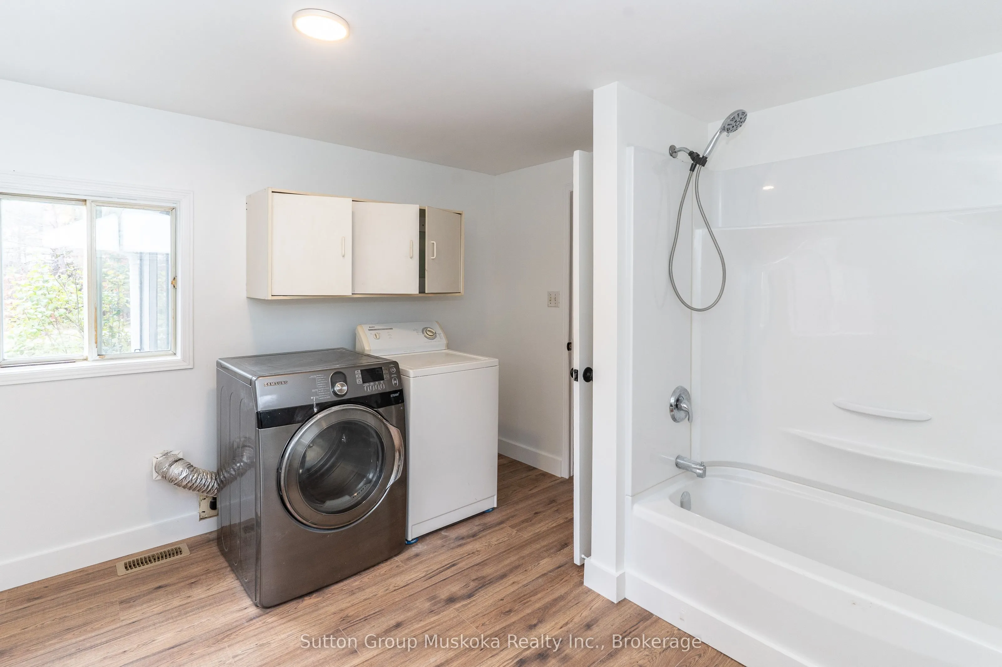 4 Thunder Bridge Court S