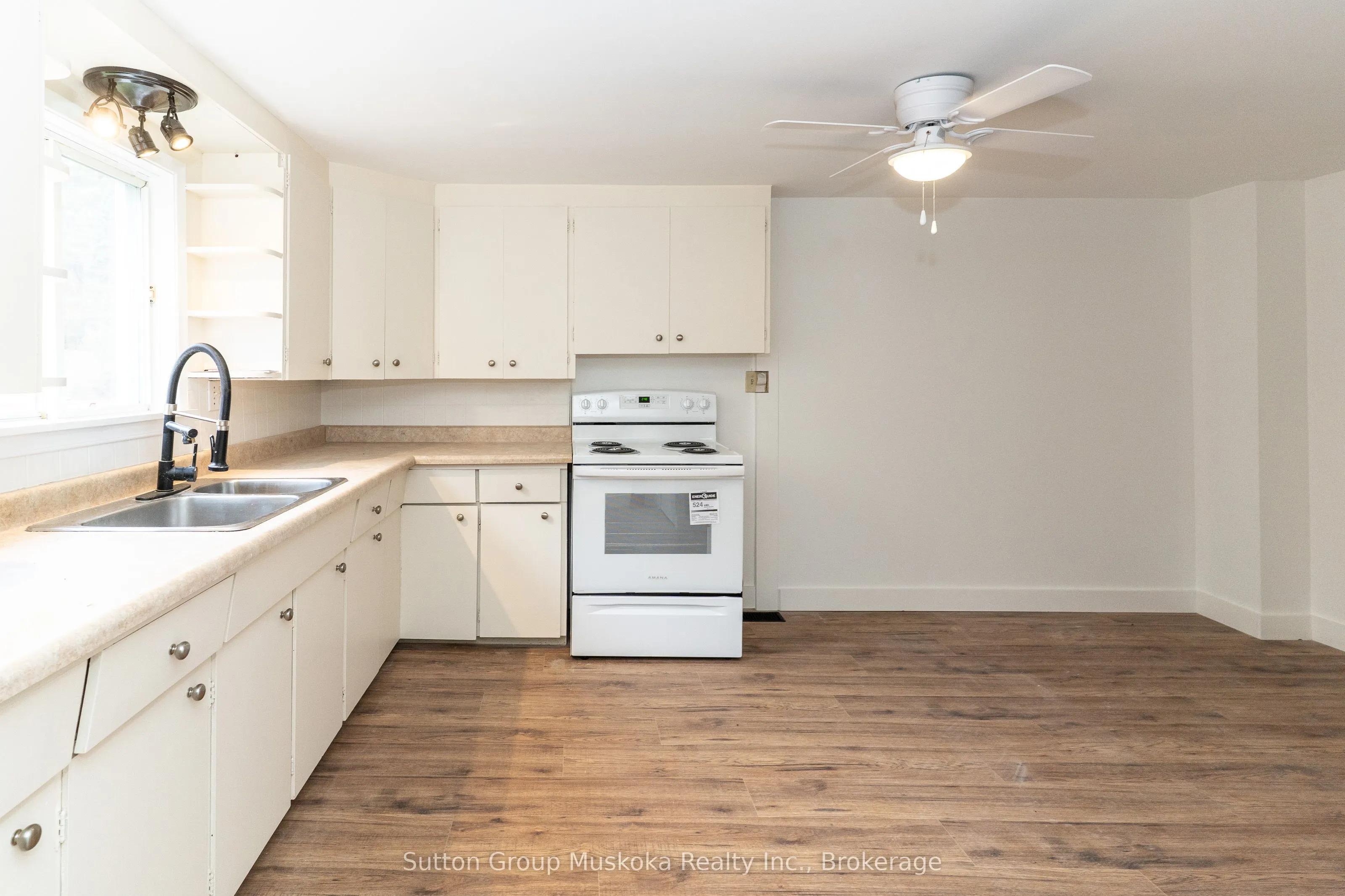 4 Thunder Bridge Court S