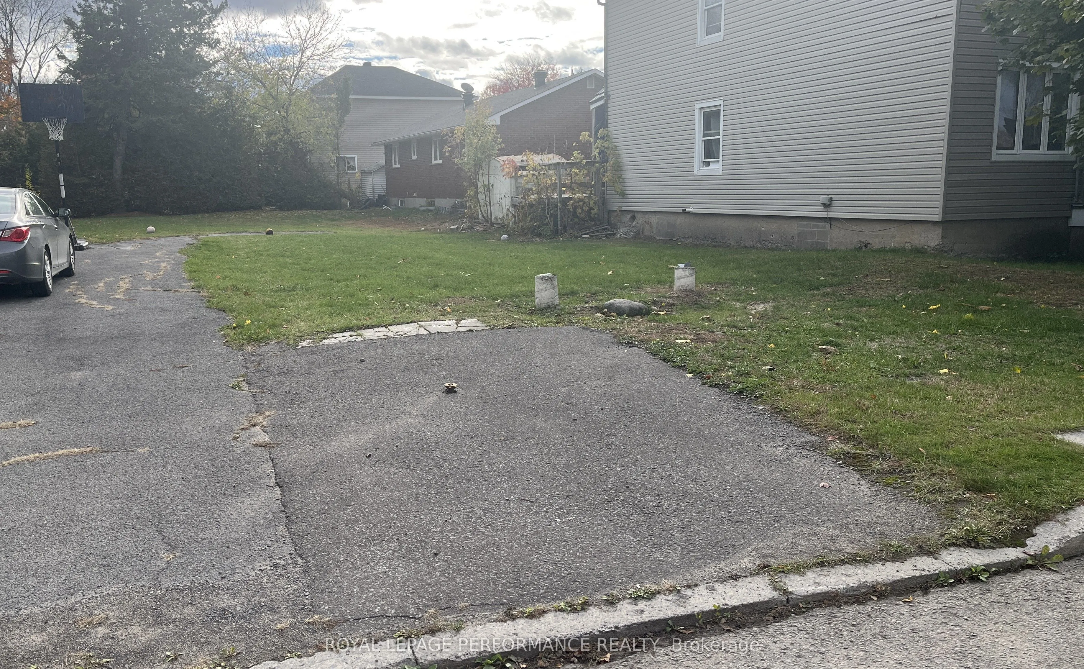 216 -218 Nelson Street E