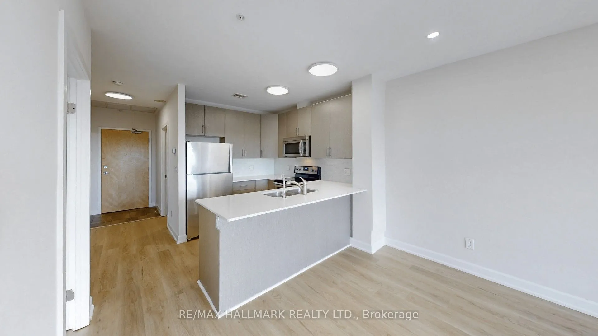 1 Victoria Street S, #711