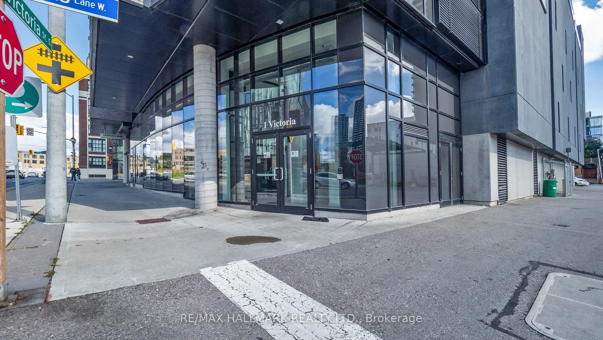 1 Victoria Street S, #711