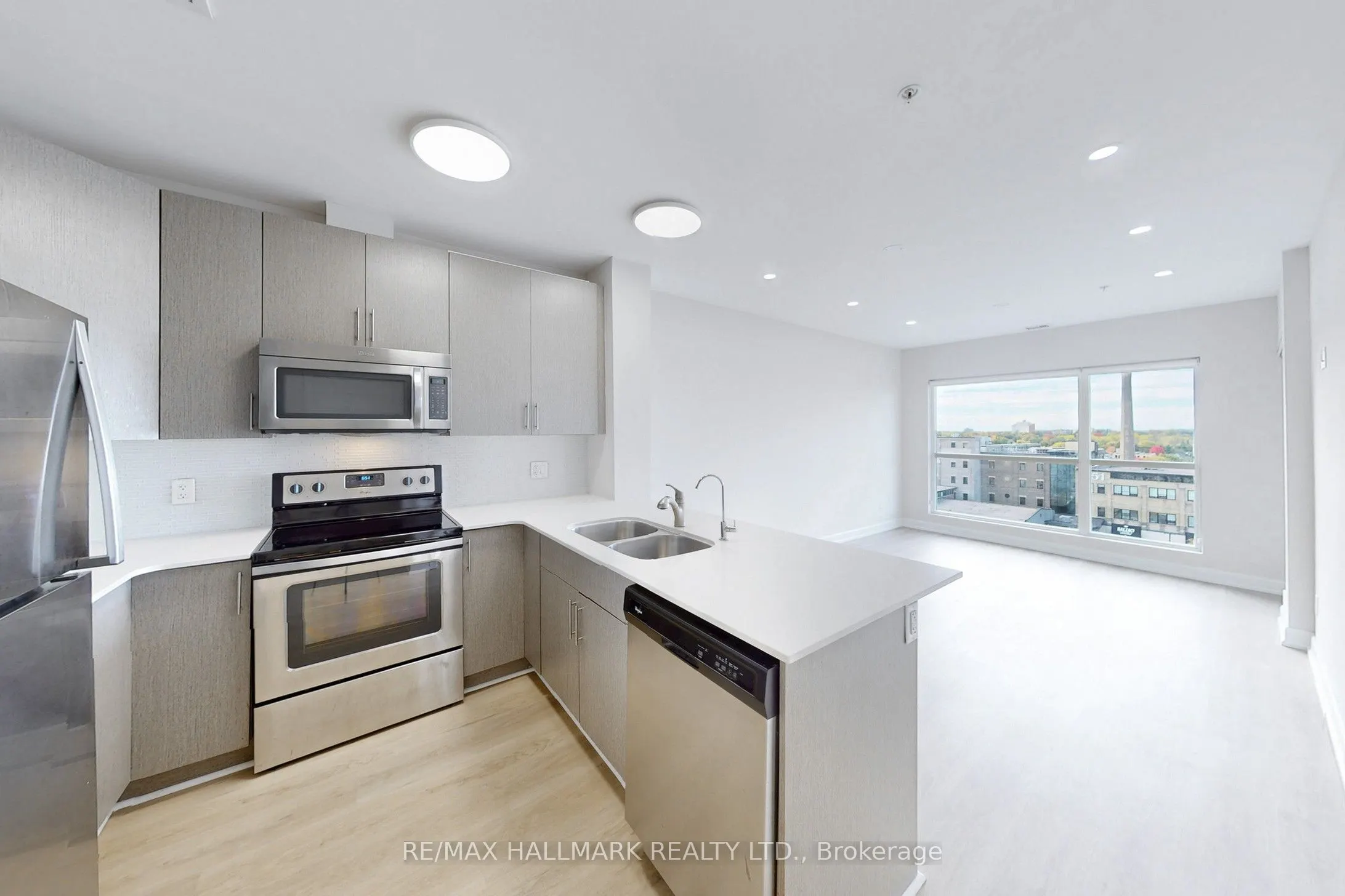 1 Victoria Street S, #711