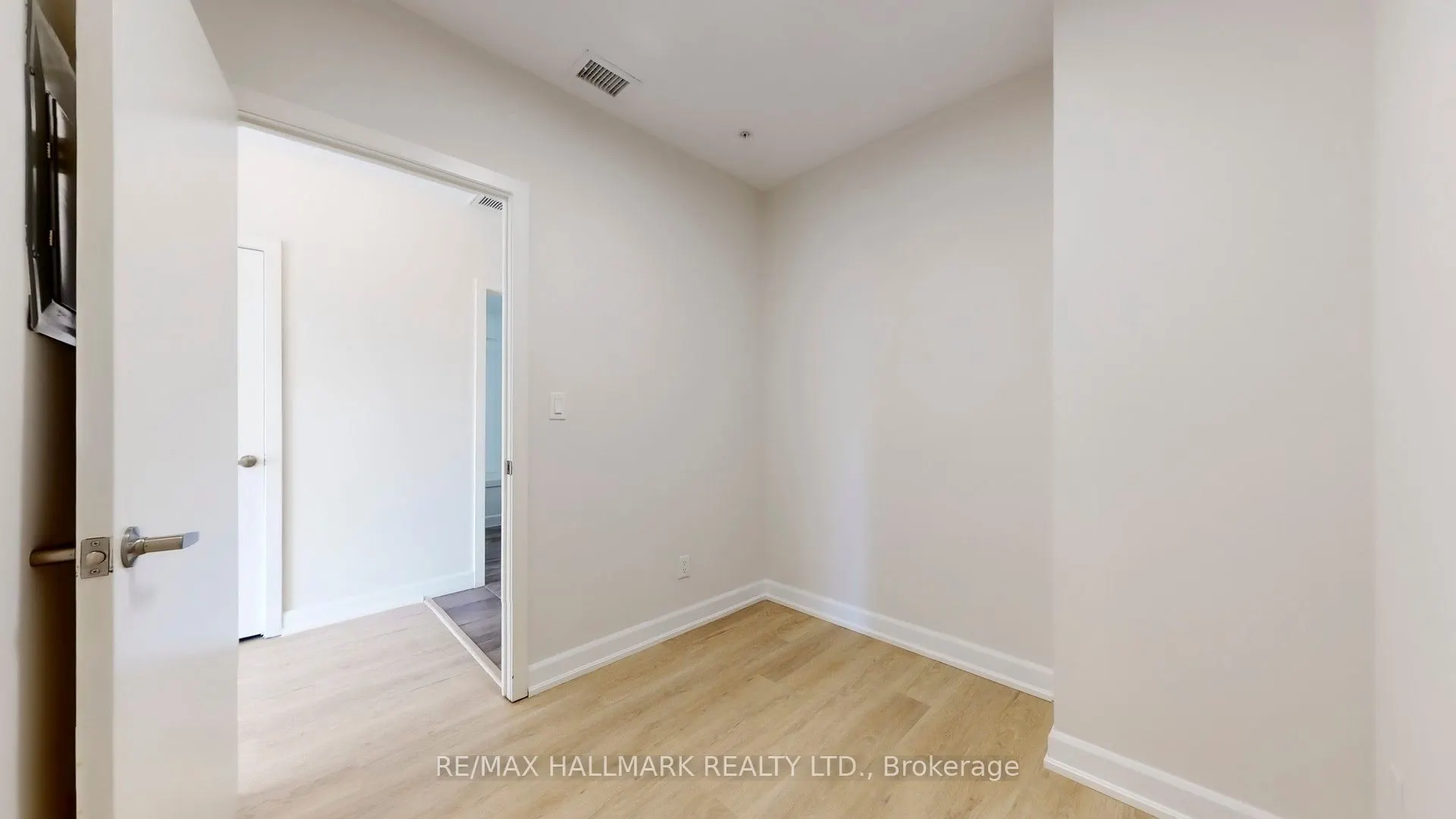 1 Victoria Street S, #711