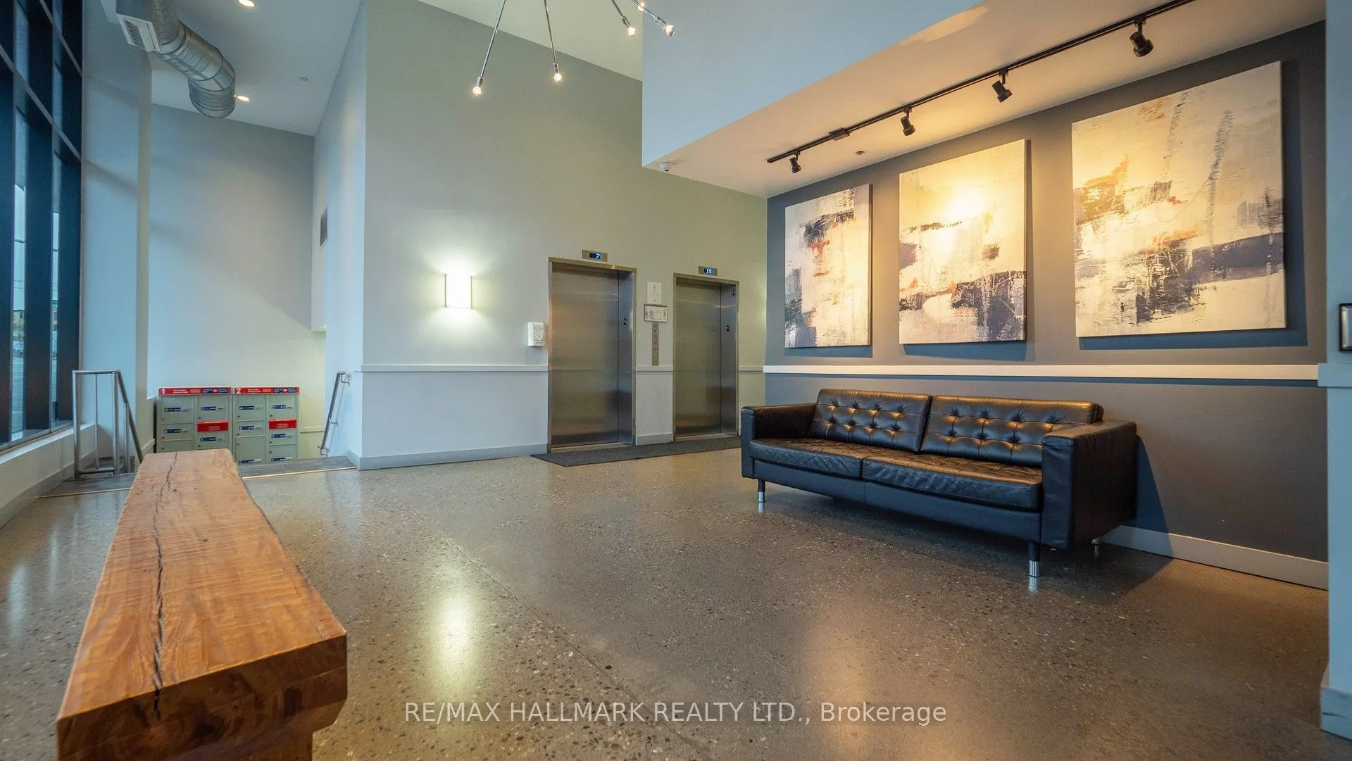 1 Victoria Street S, #711