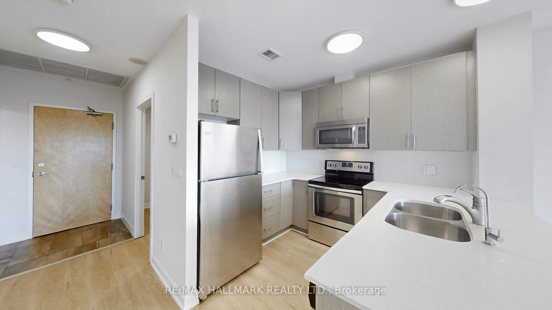 1 Victoria Street S, #711