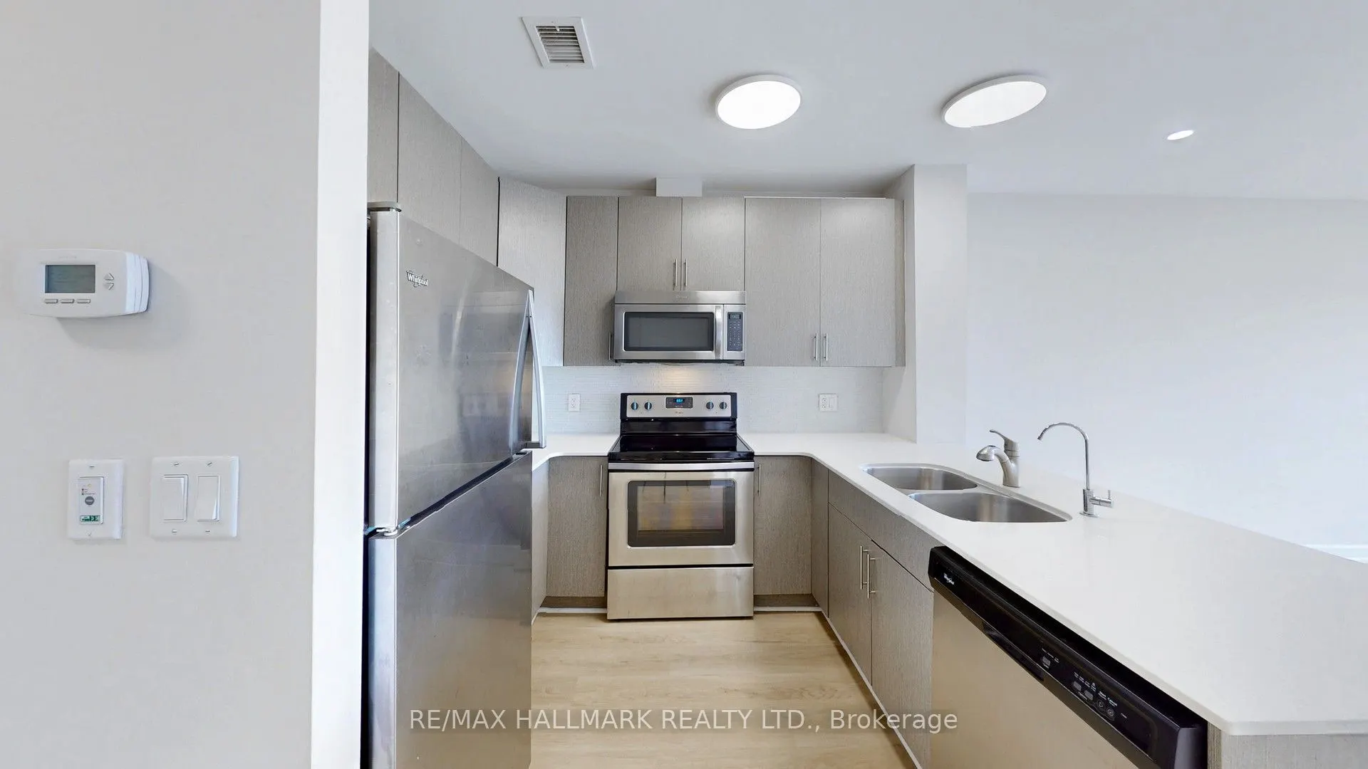 1 Victoria Street S, #711