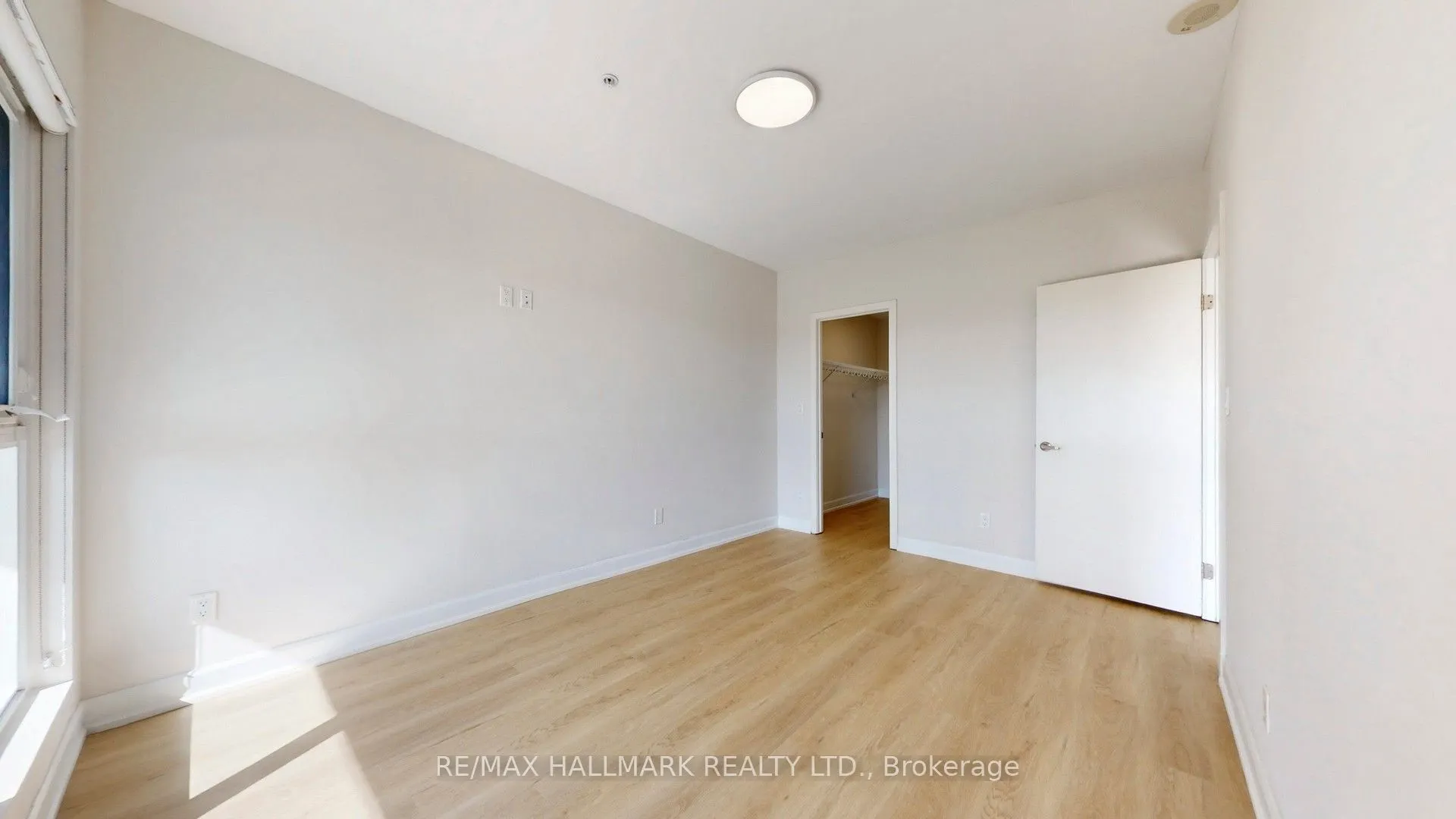 1 Victoria Street S, #711