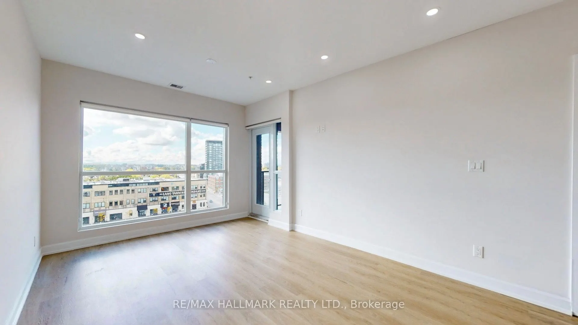 1 Victoria Street S, #711