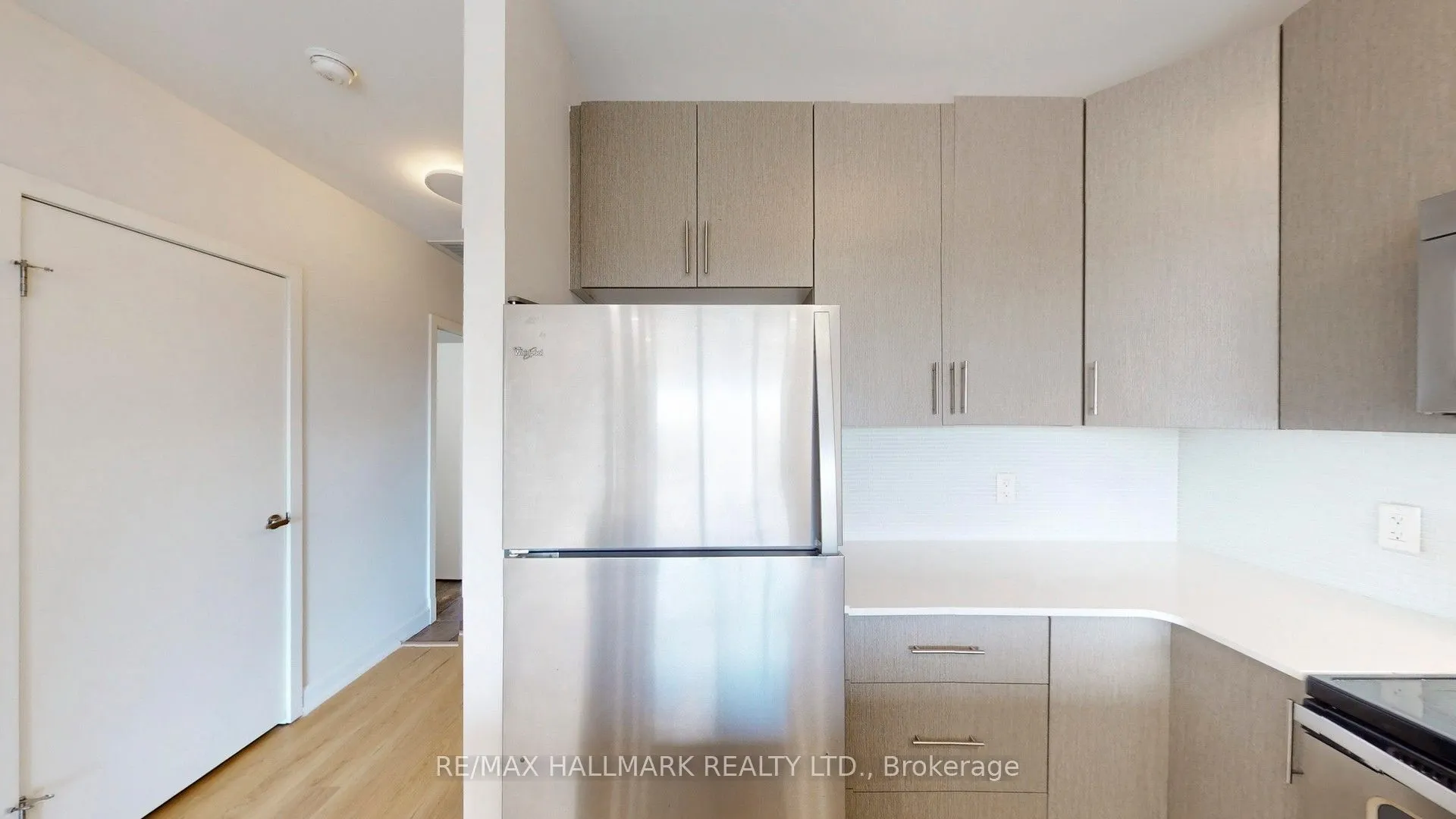 1 Victoria Street S, #711