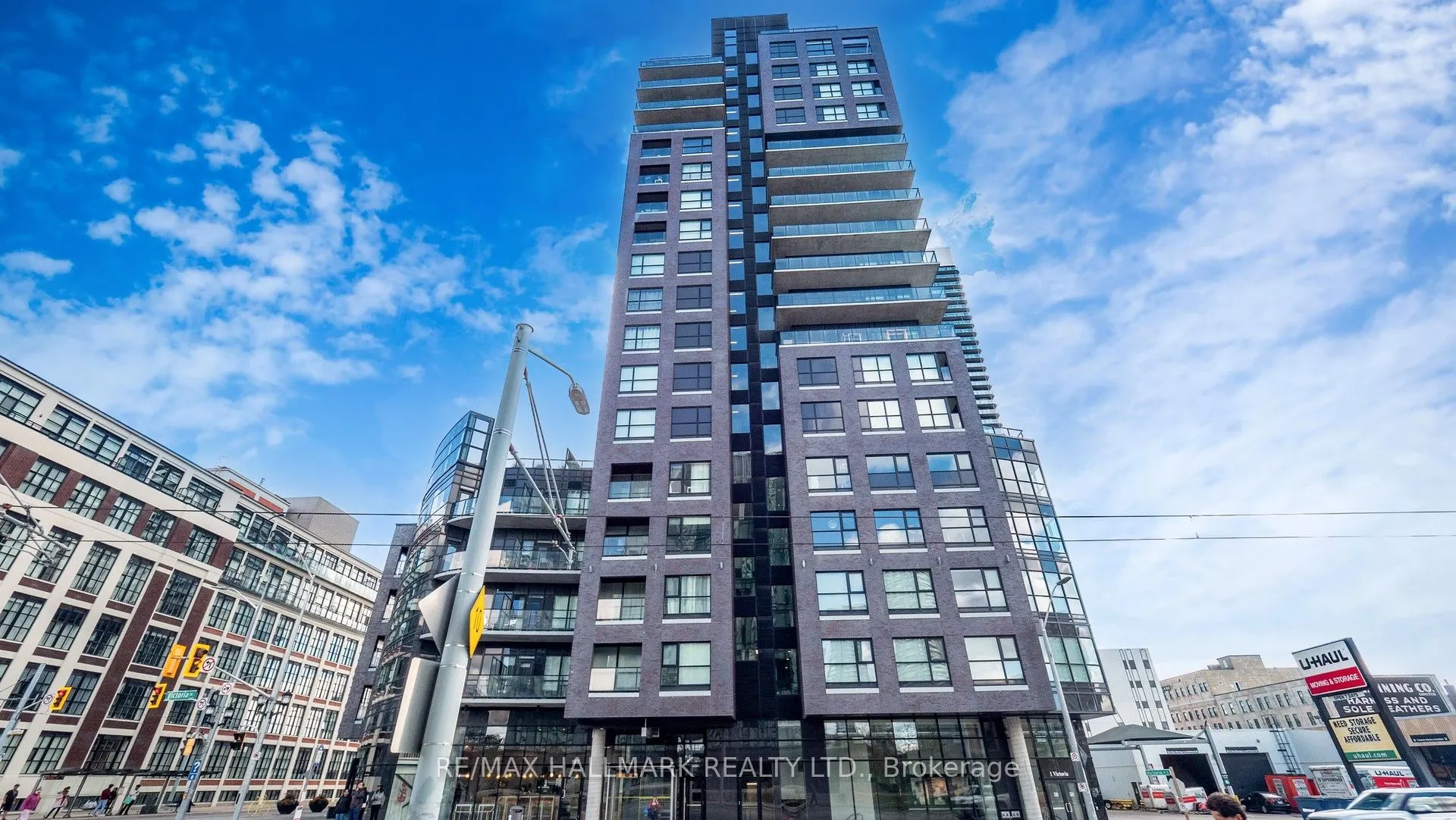 1 Victoria Street S, #711