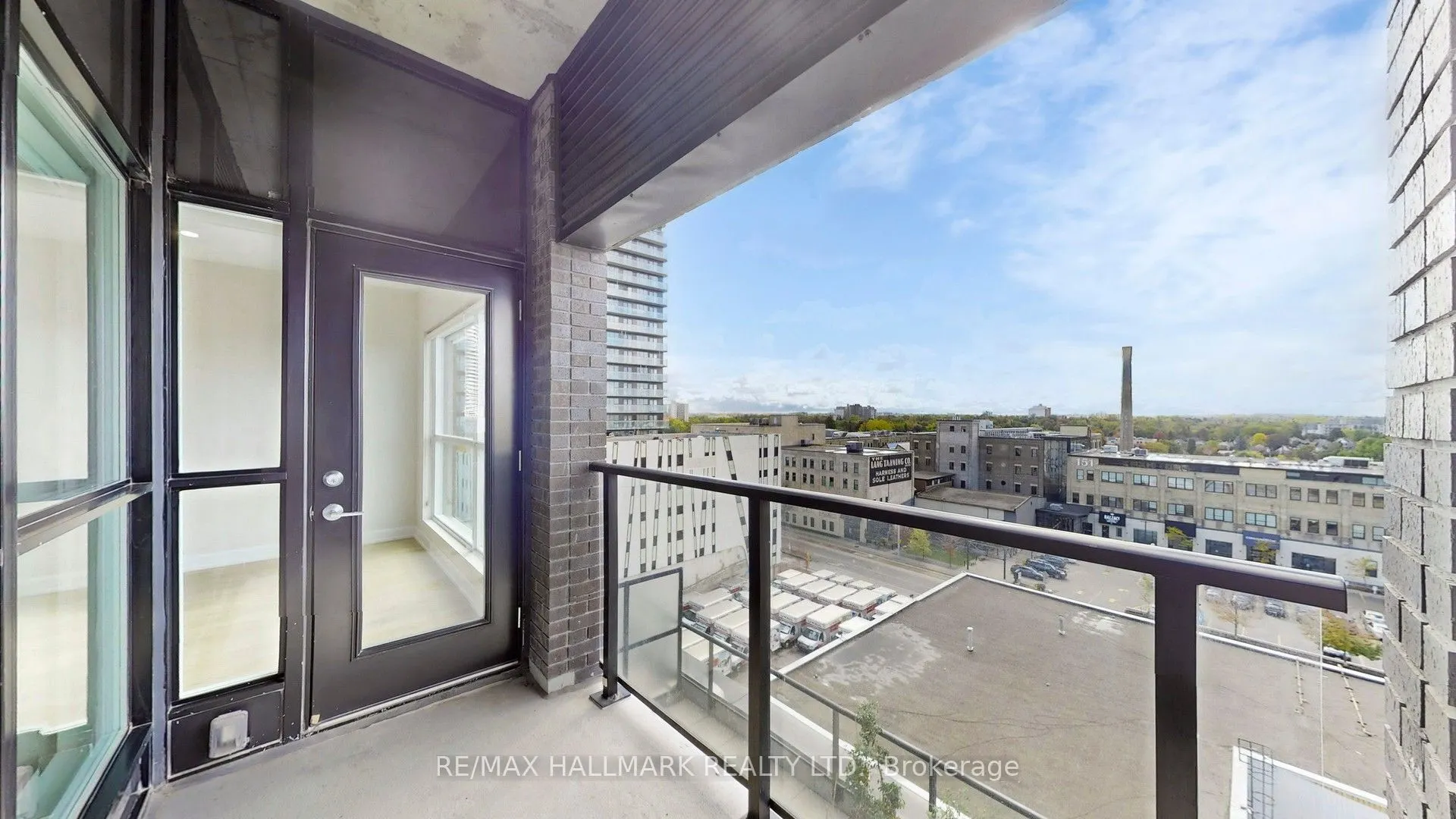 1 Victoria Street S, #711