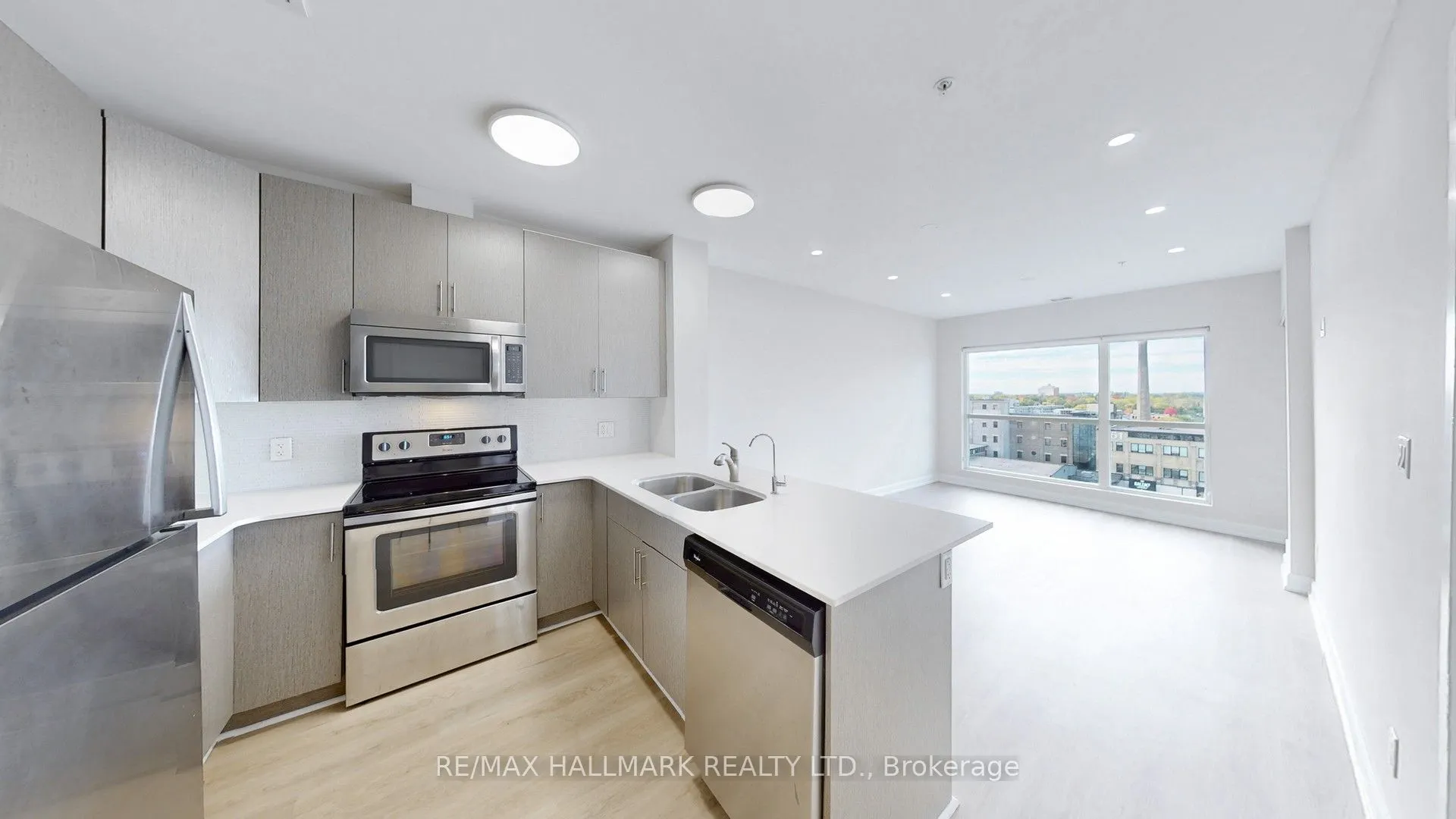 1 Victoria Street S, #711