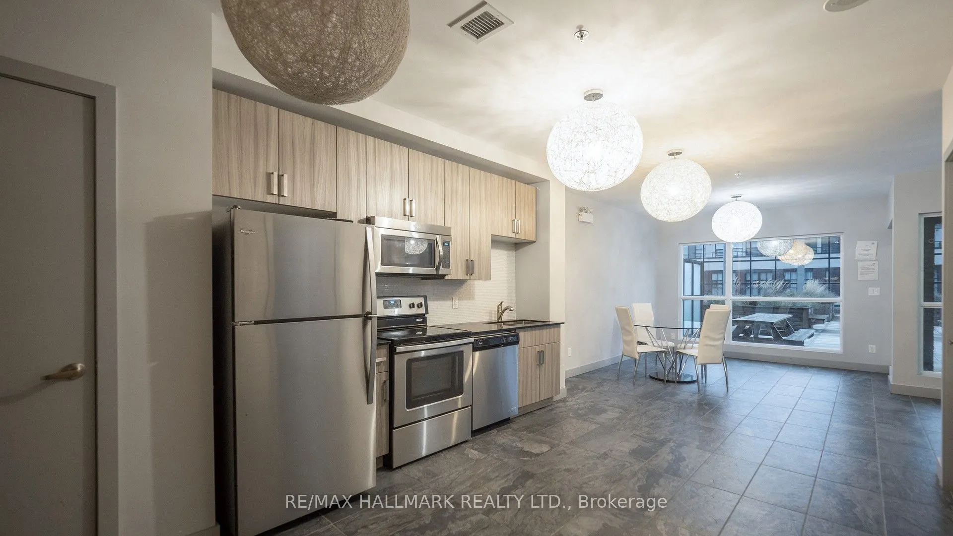 1 Victoria Street S, #711