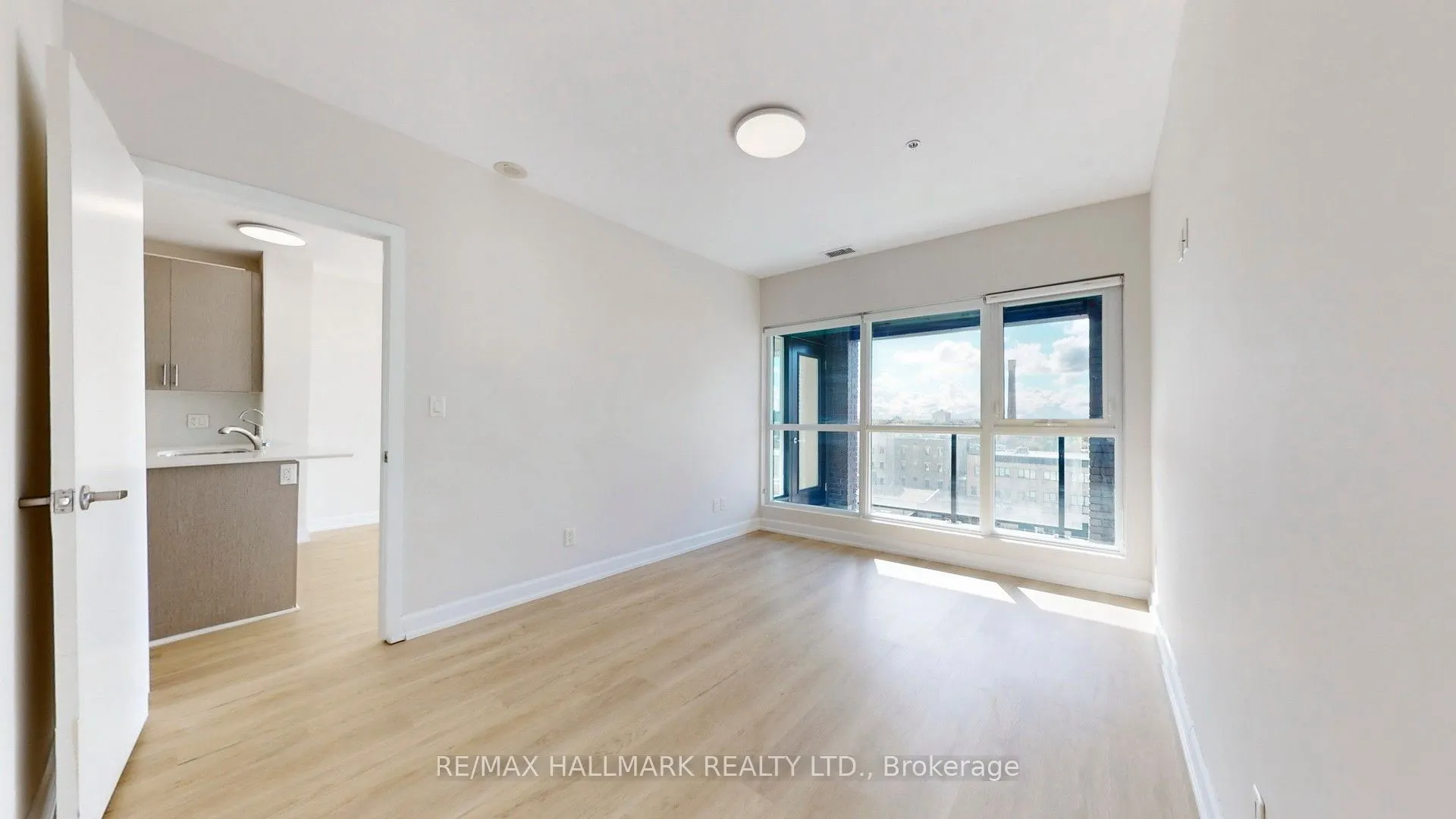 1 Victoria Street S, #711