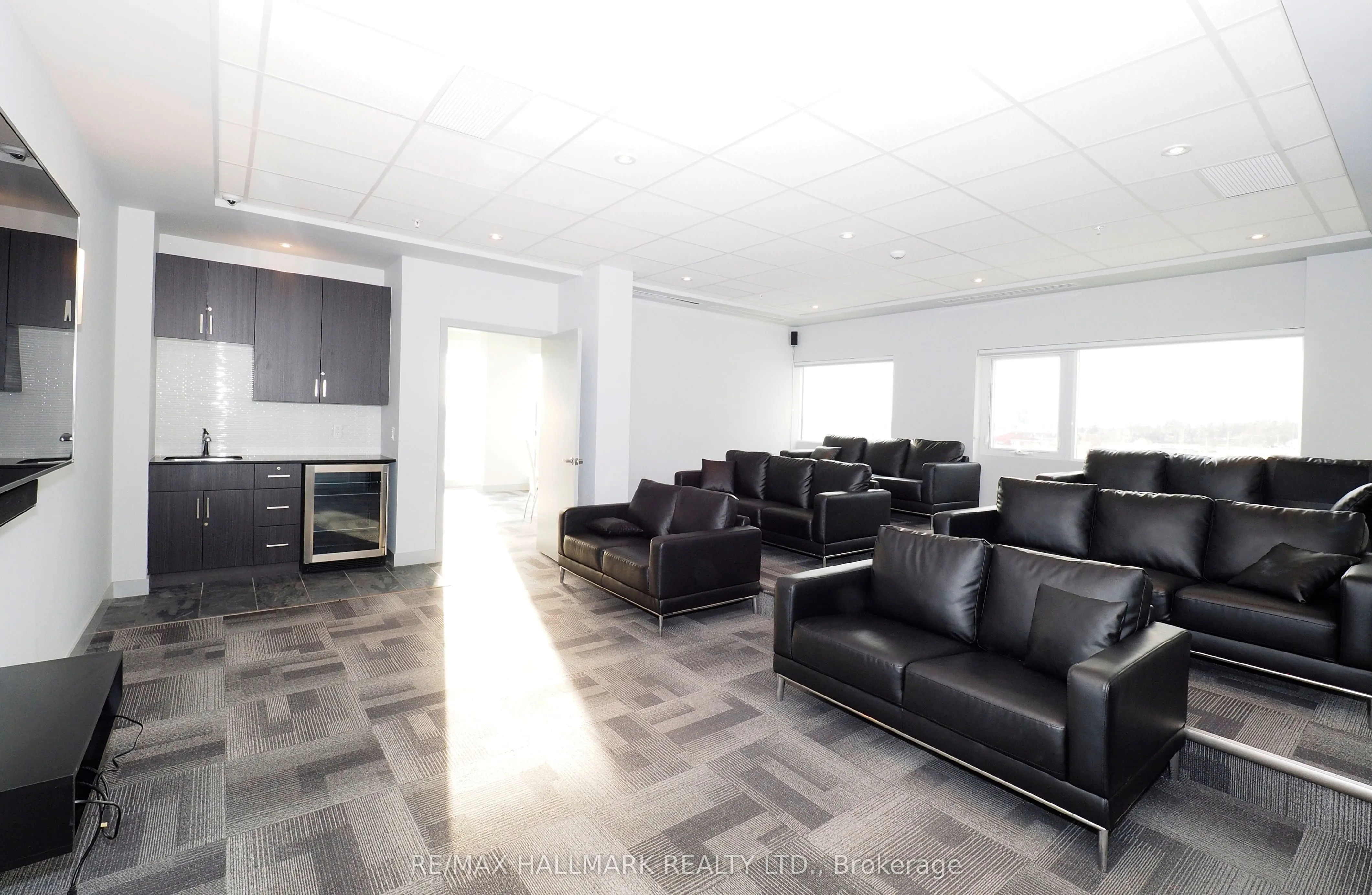 1 Victoria Street S, #711