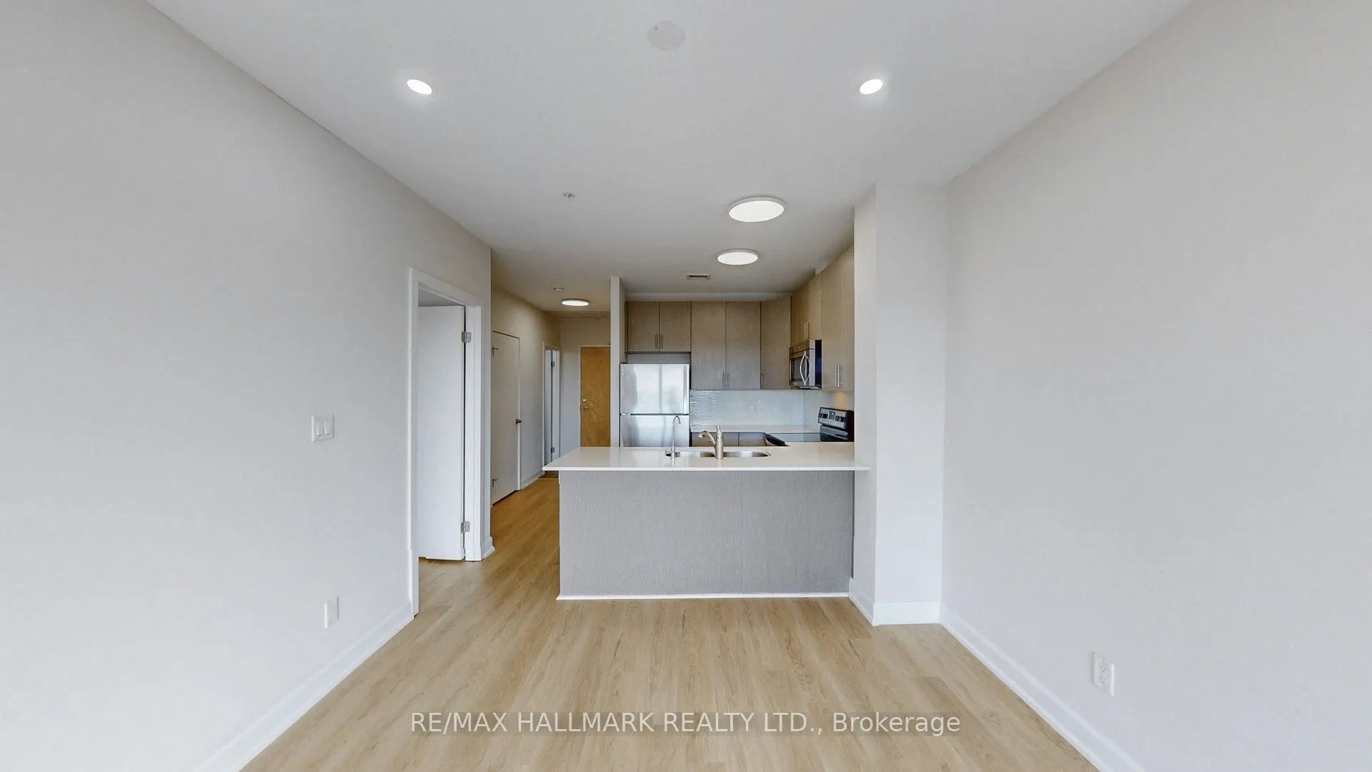 1 Victoria Street S, #711