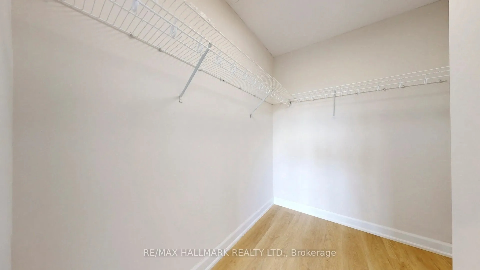 1 Victoria Street S, #711