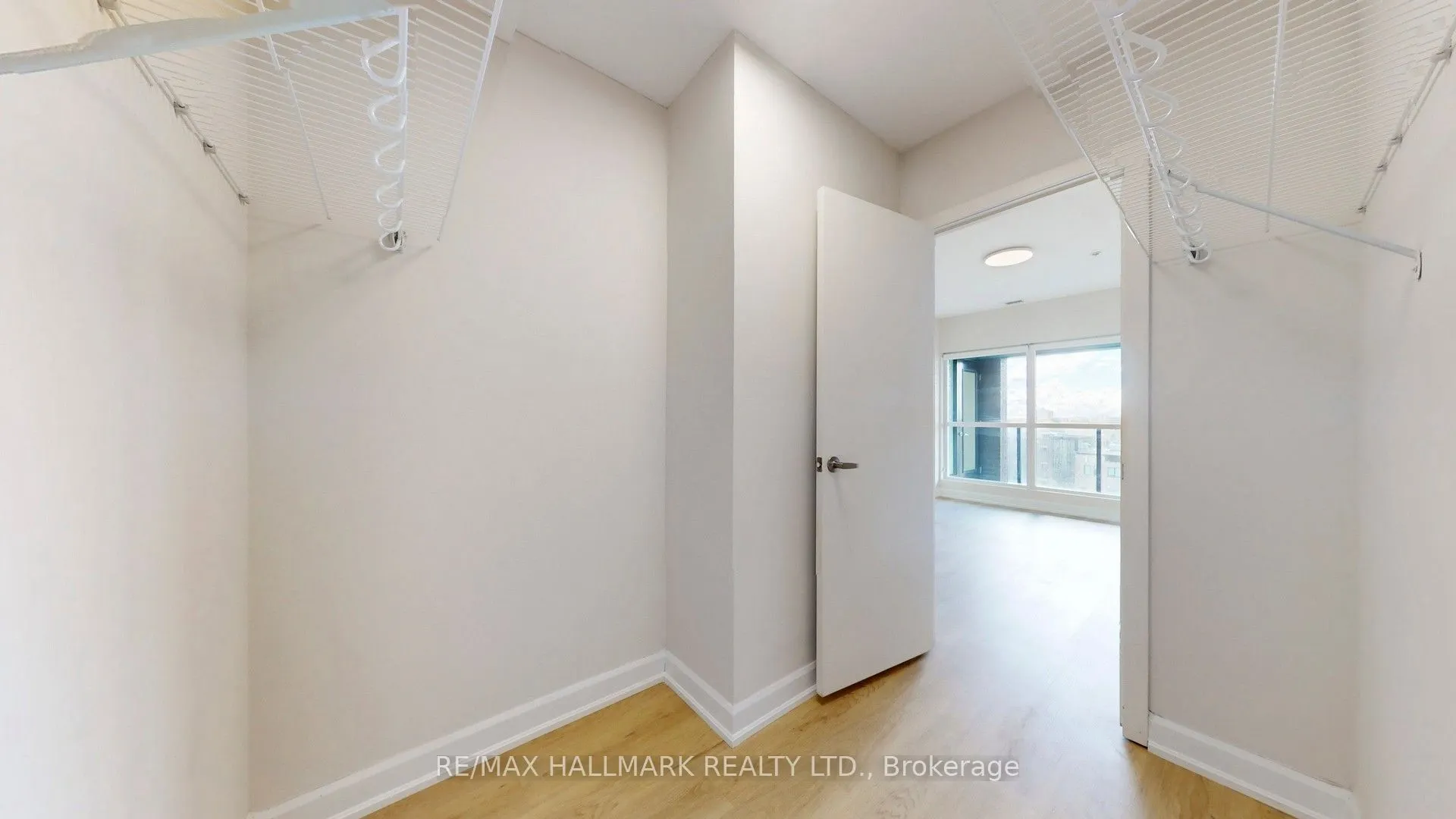 1 Victoria Street S, #711