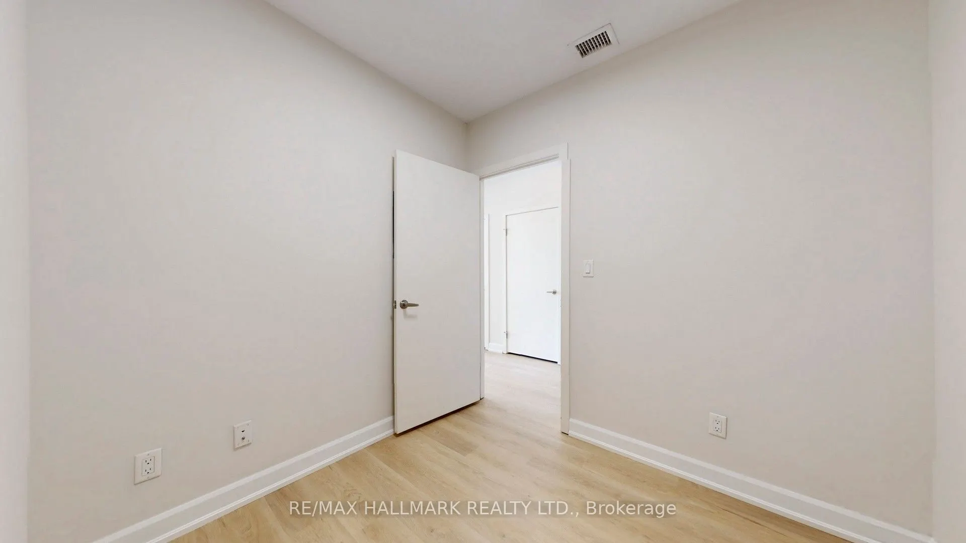 1 Victoria Street S, #711