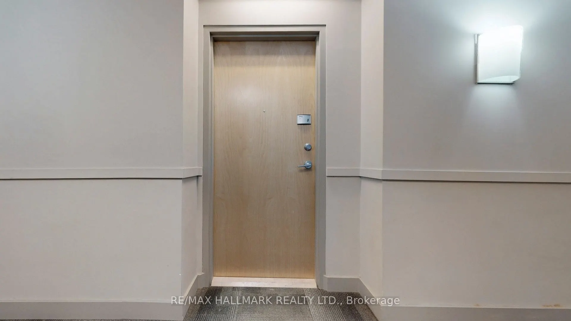 1 Victoria Street S, #711