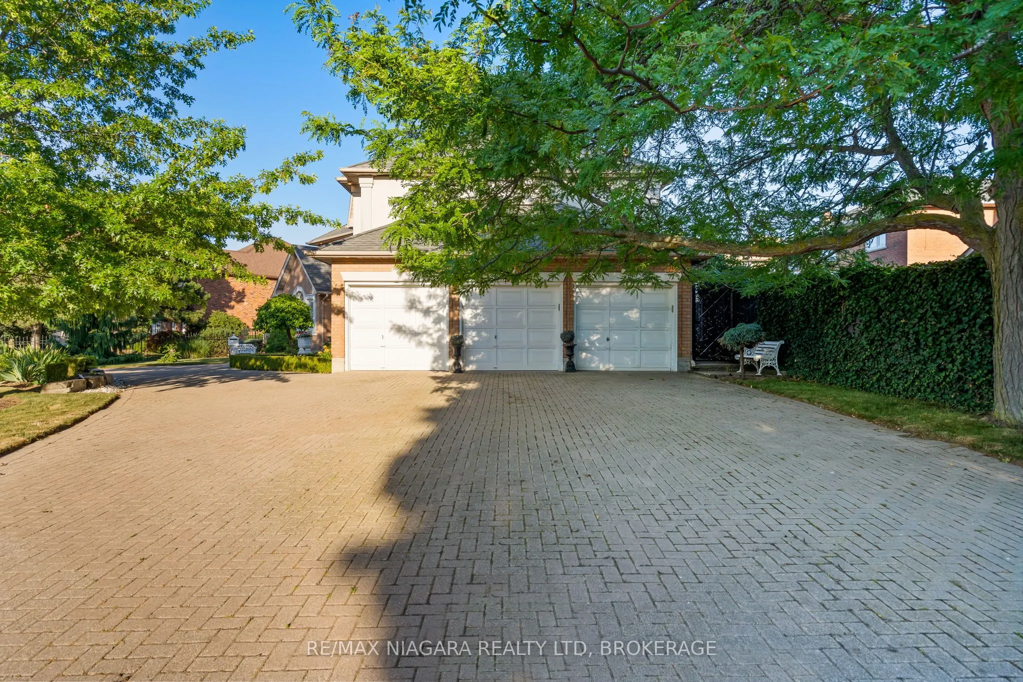 13 Shoreline Crescent