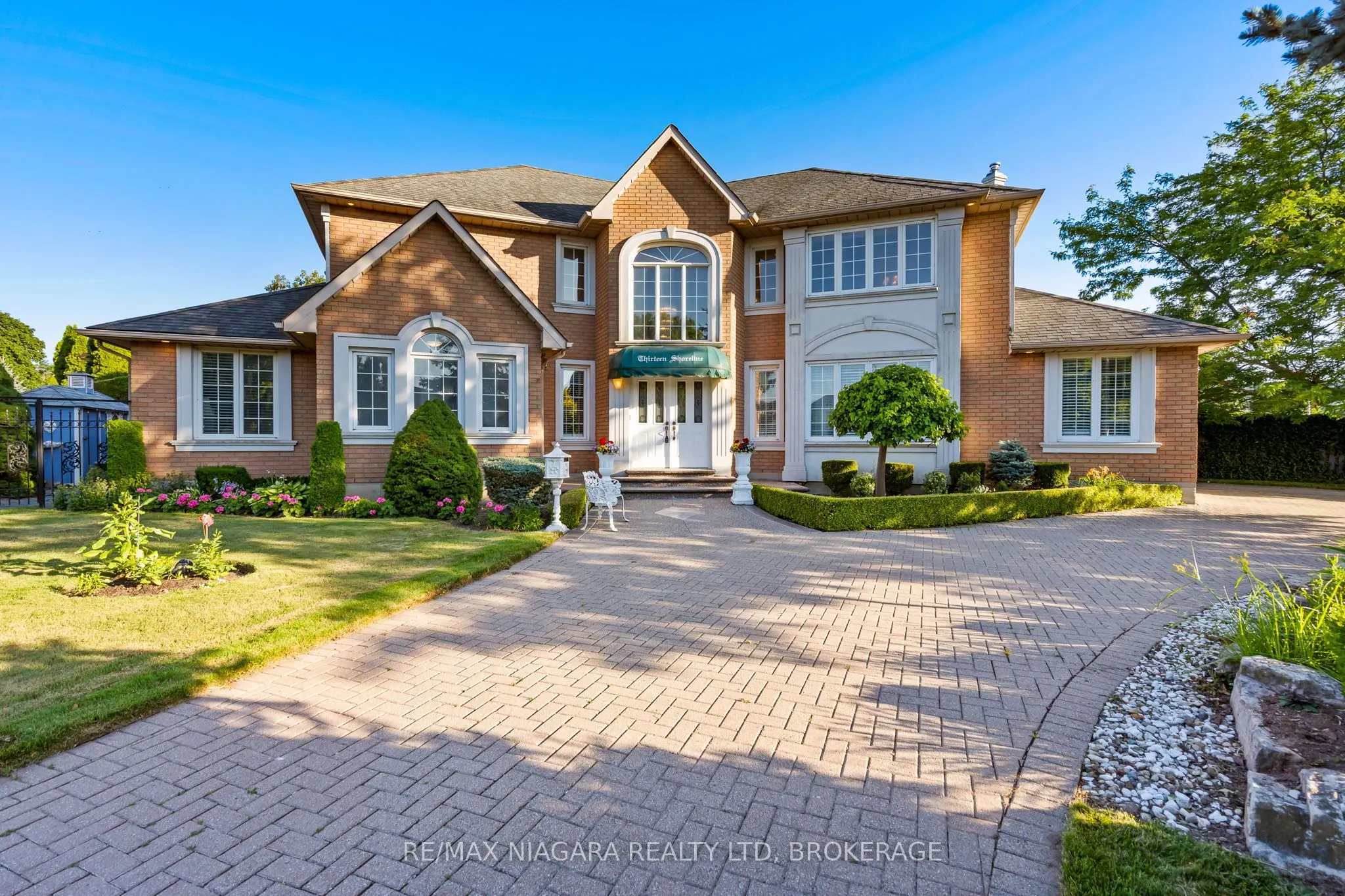 13 Shoreline Crescent