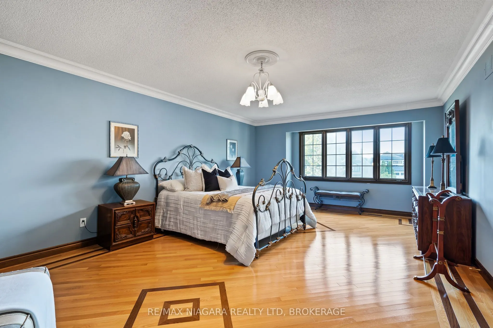 13 Shoreline Crescent