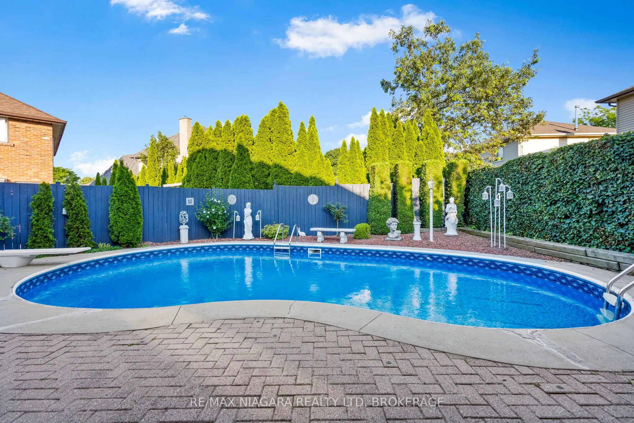 13 Shoreline Crescent