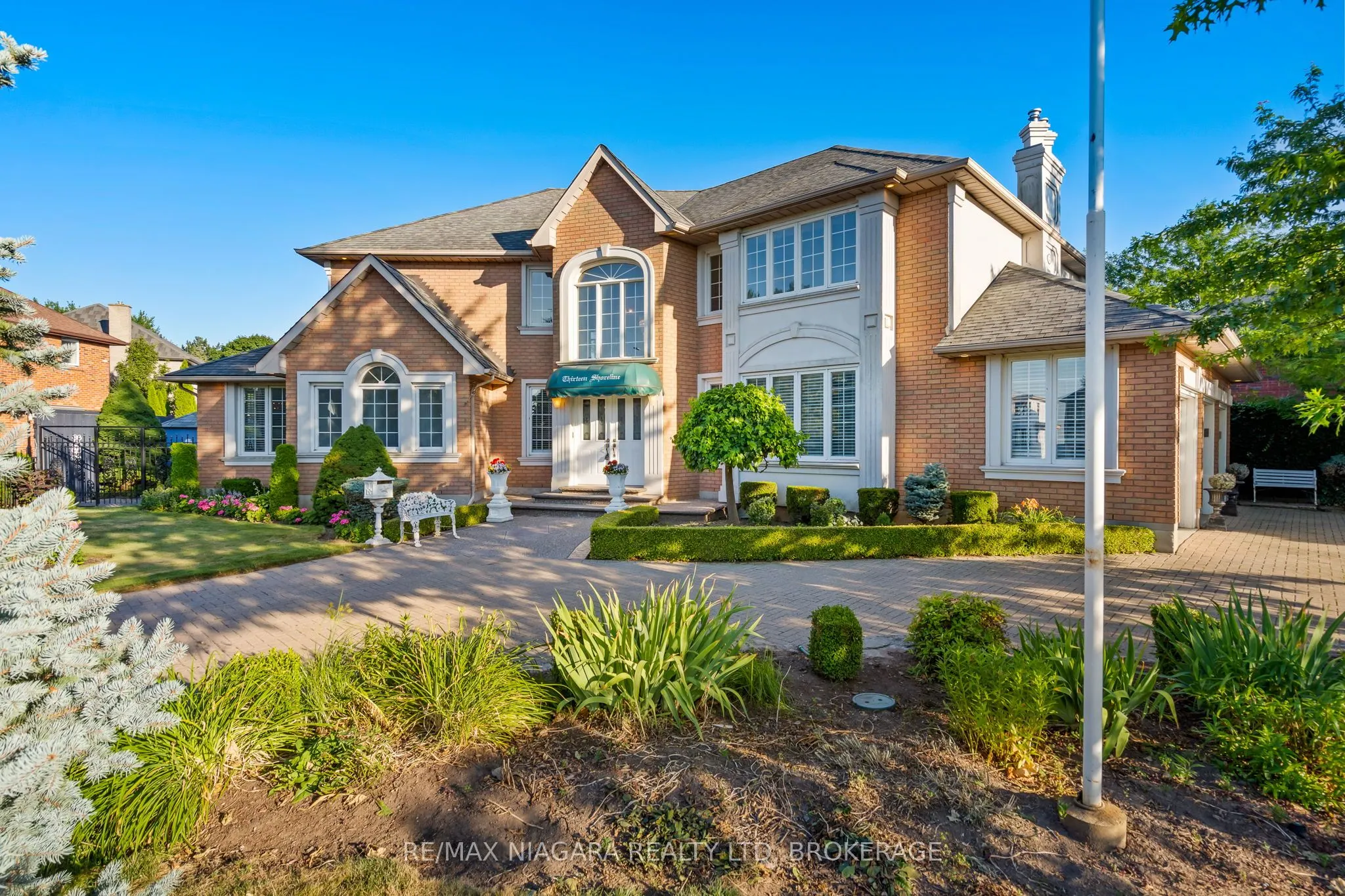 13 Shoreline Crescent