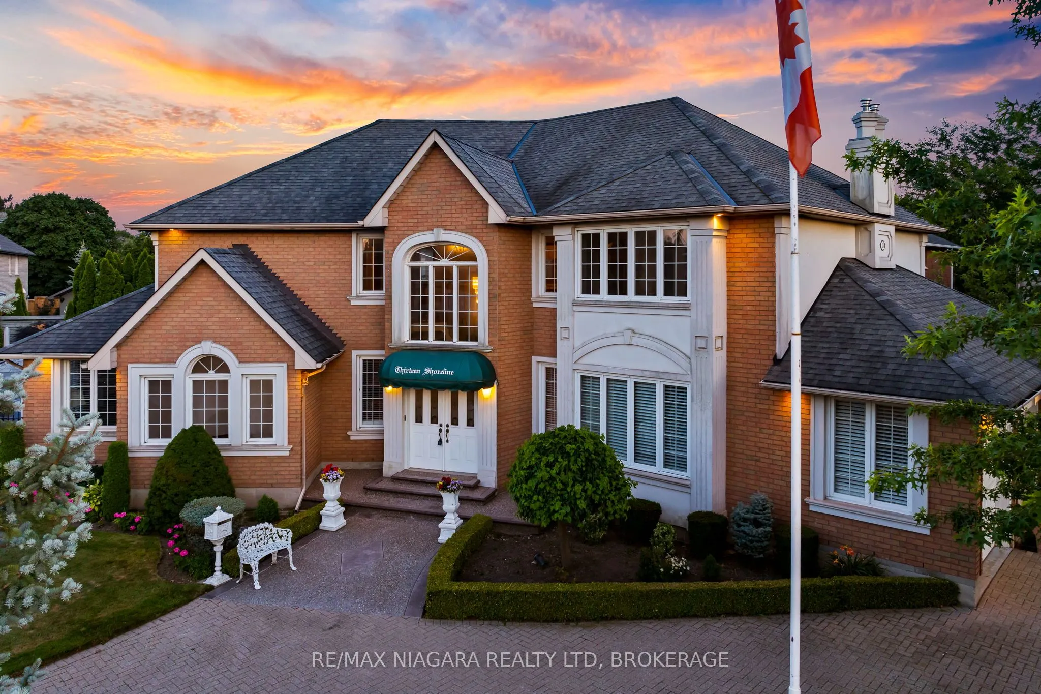 13 Shoreline Crescent