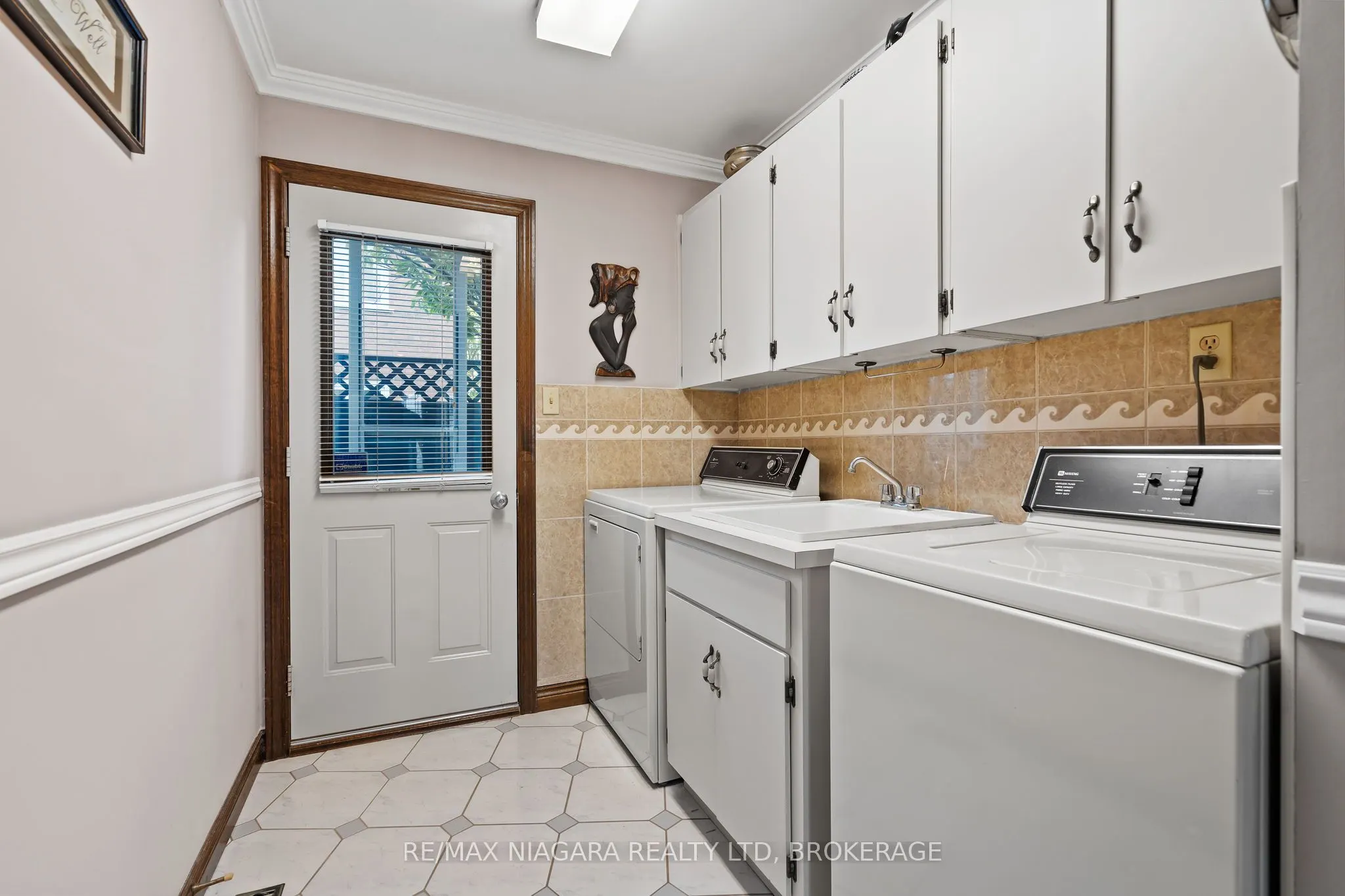 13 Shoreline Crescent