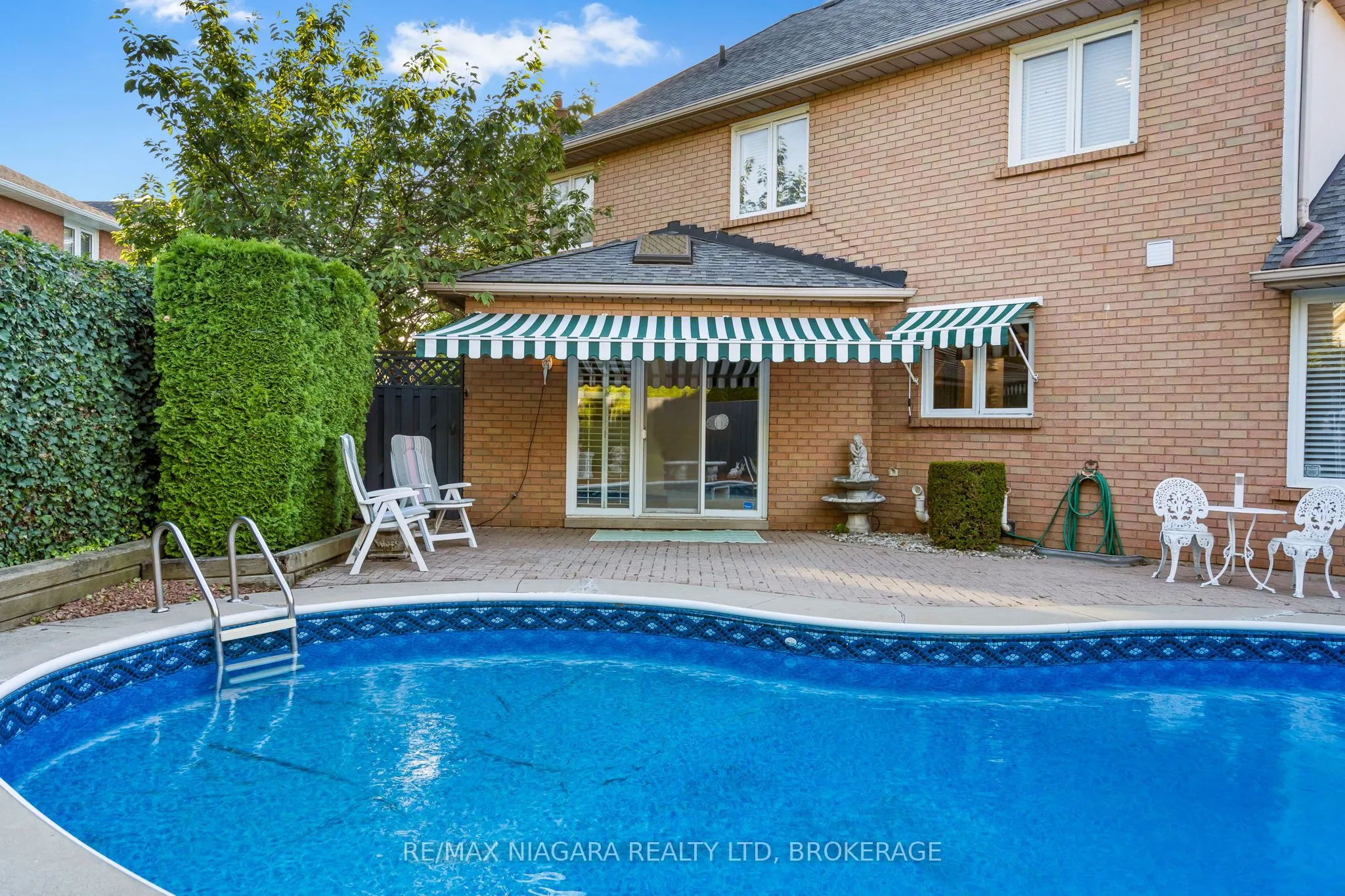 13 Shoreline Crescent