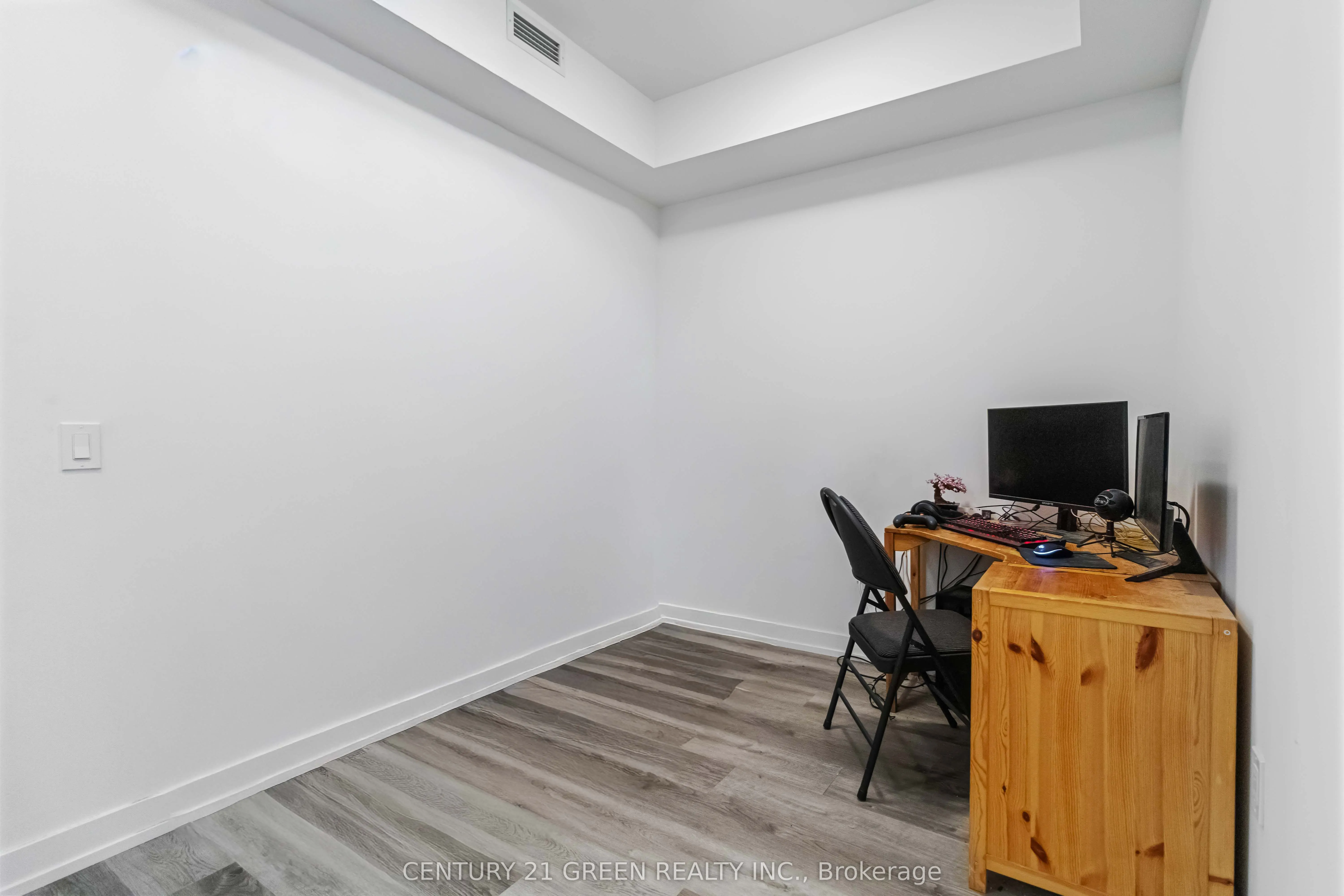 15 Wellington Street S, #408