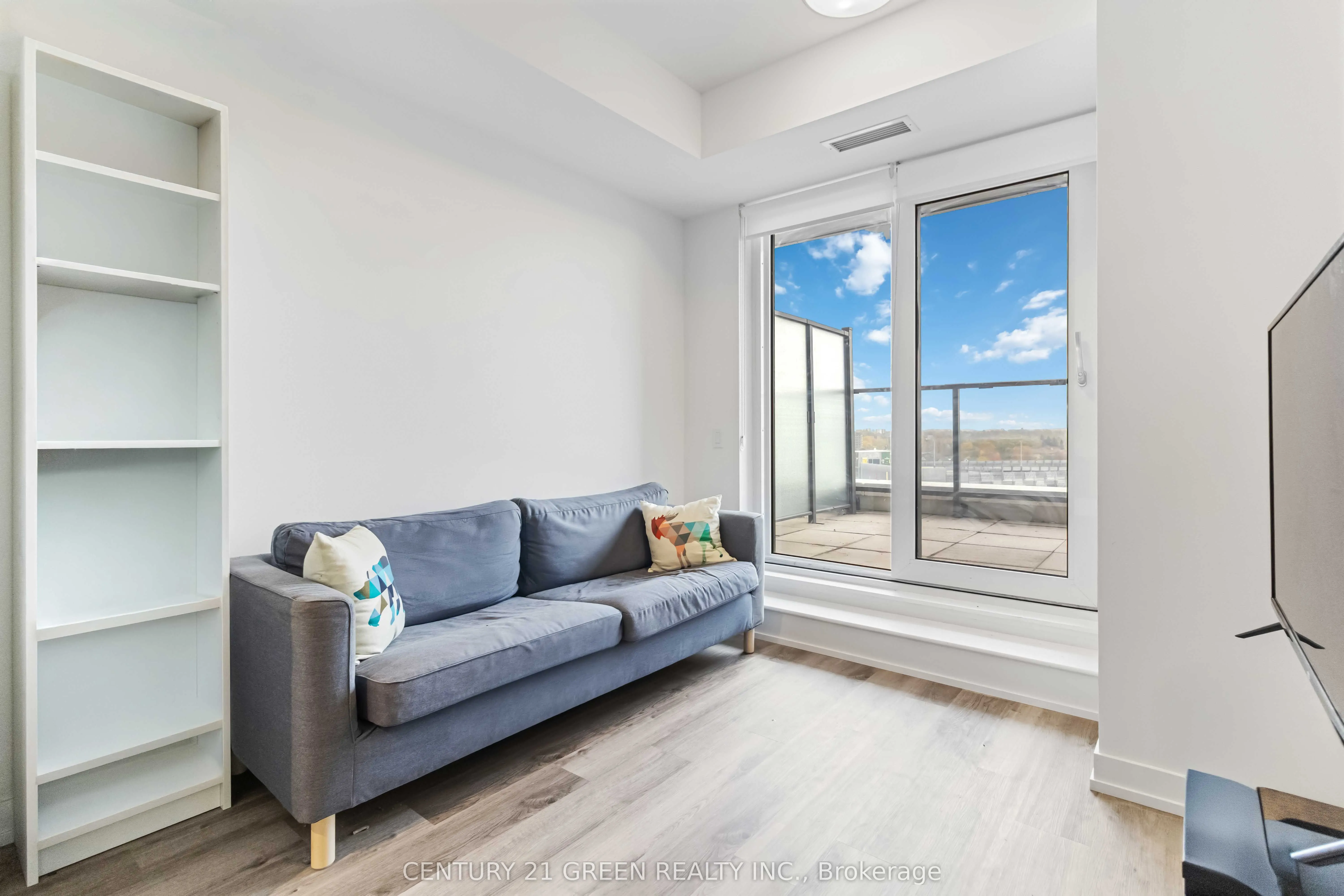 15 Wellington Street S, #408