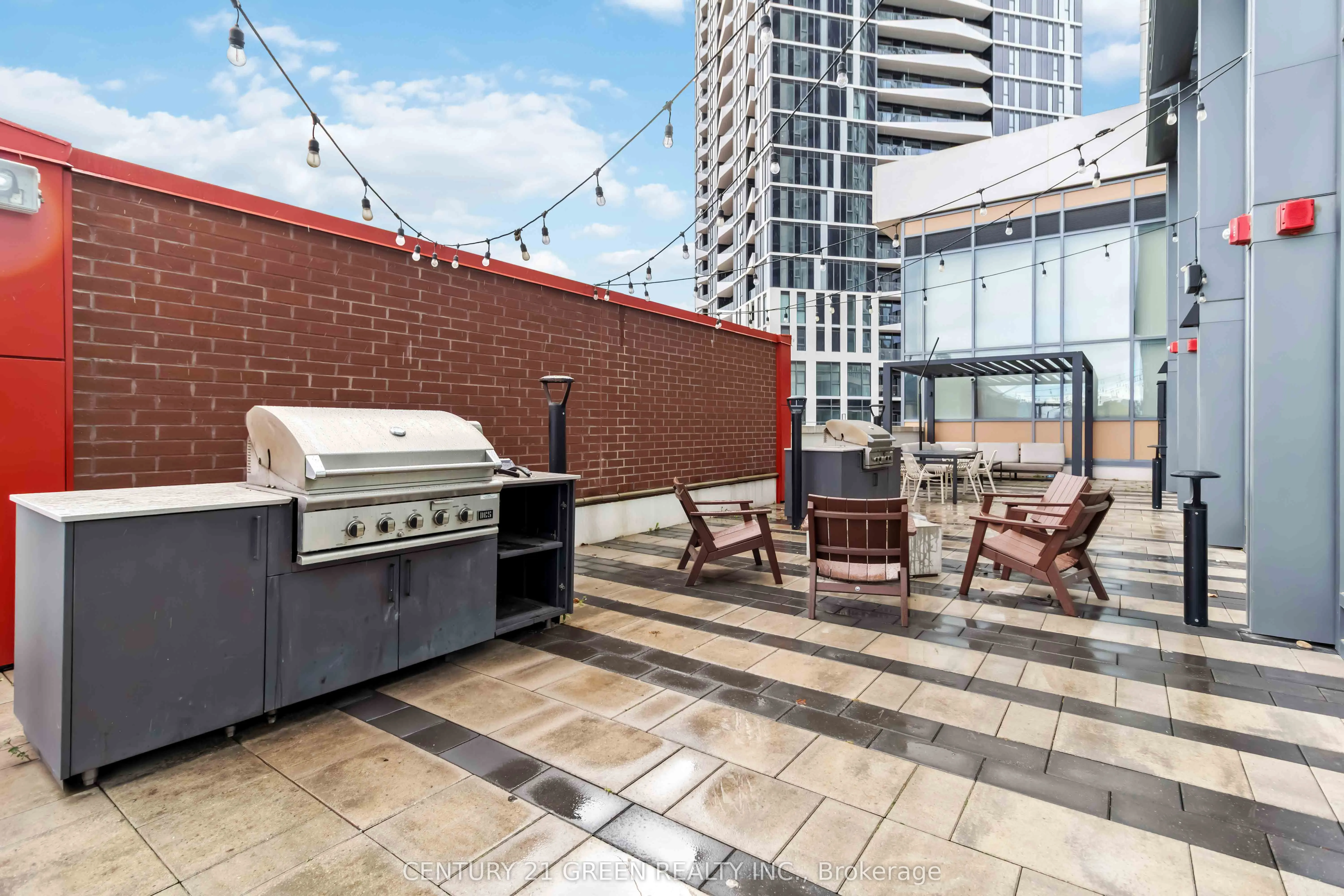 15 Wellington Street S, #408