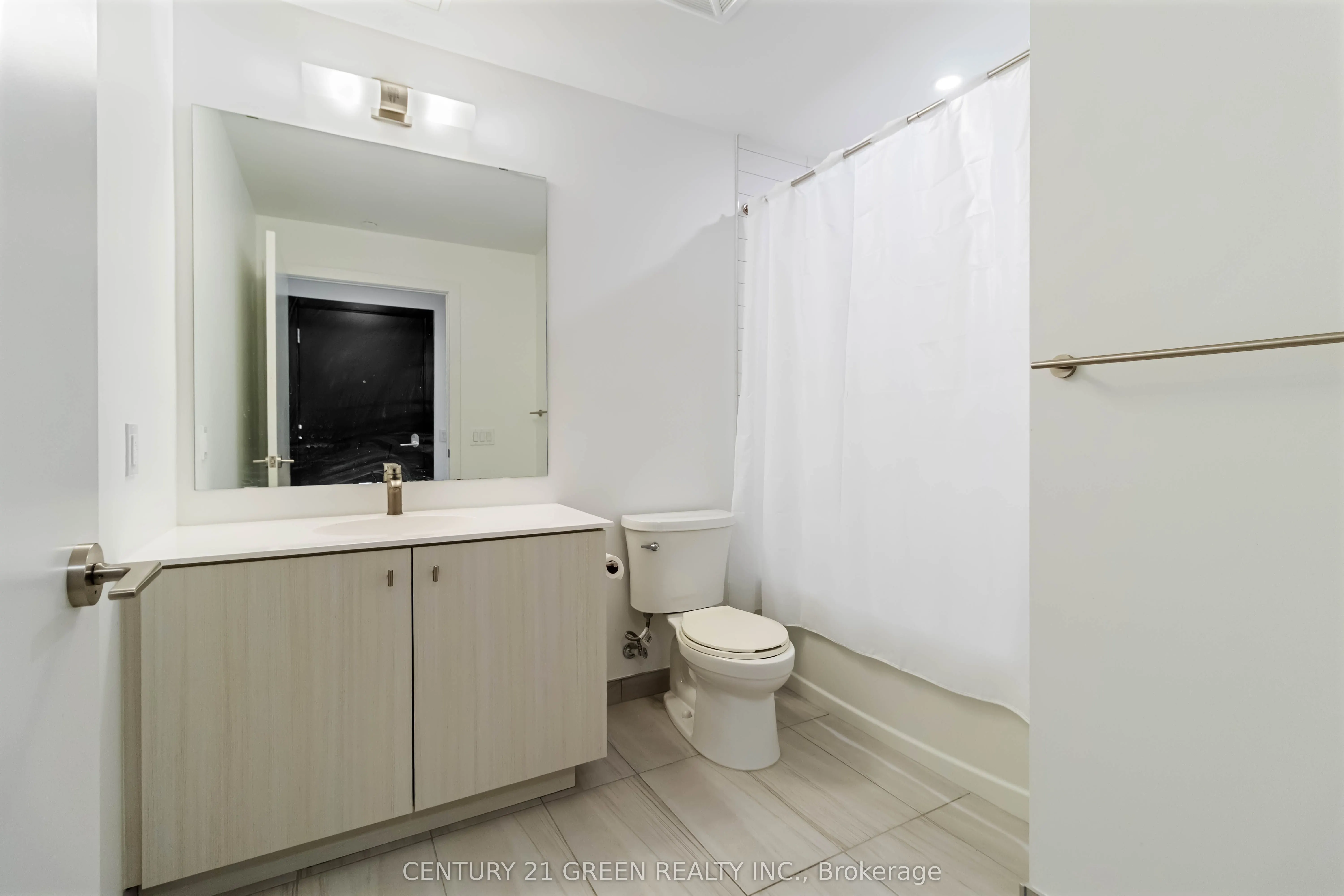 15 Wellington Street S, #408